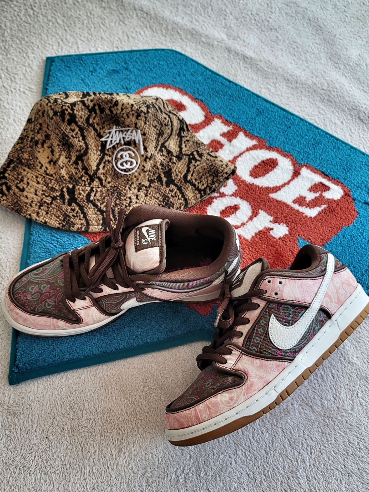 Stussy Stock Lock Deep Bucket Hat Brown, Nike SB Dunk Low Pro Premium Paisley 착용 스타일