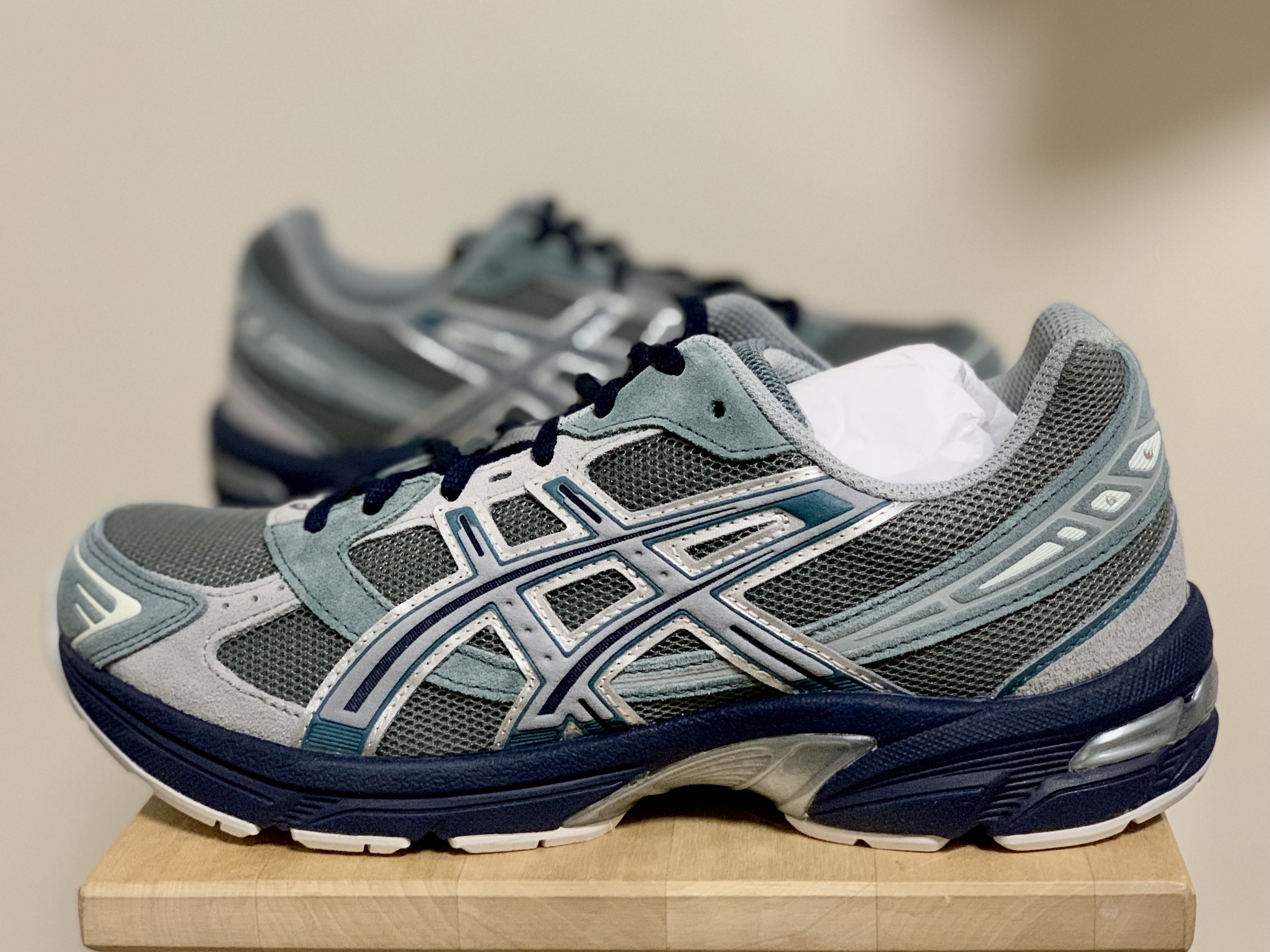 Asics Gel-1130 Steel Grey Sheet Rock 착용 스타일