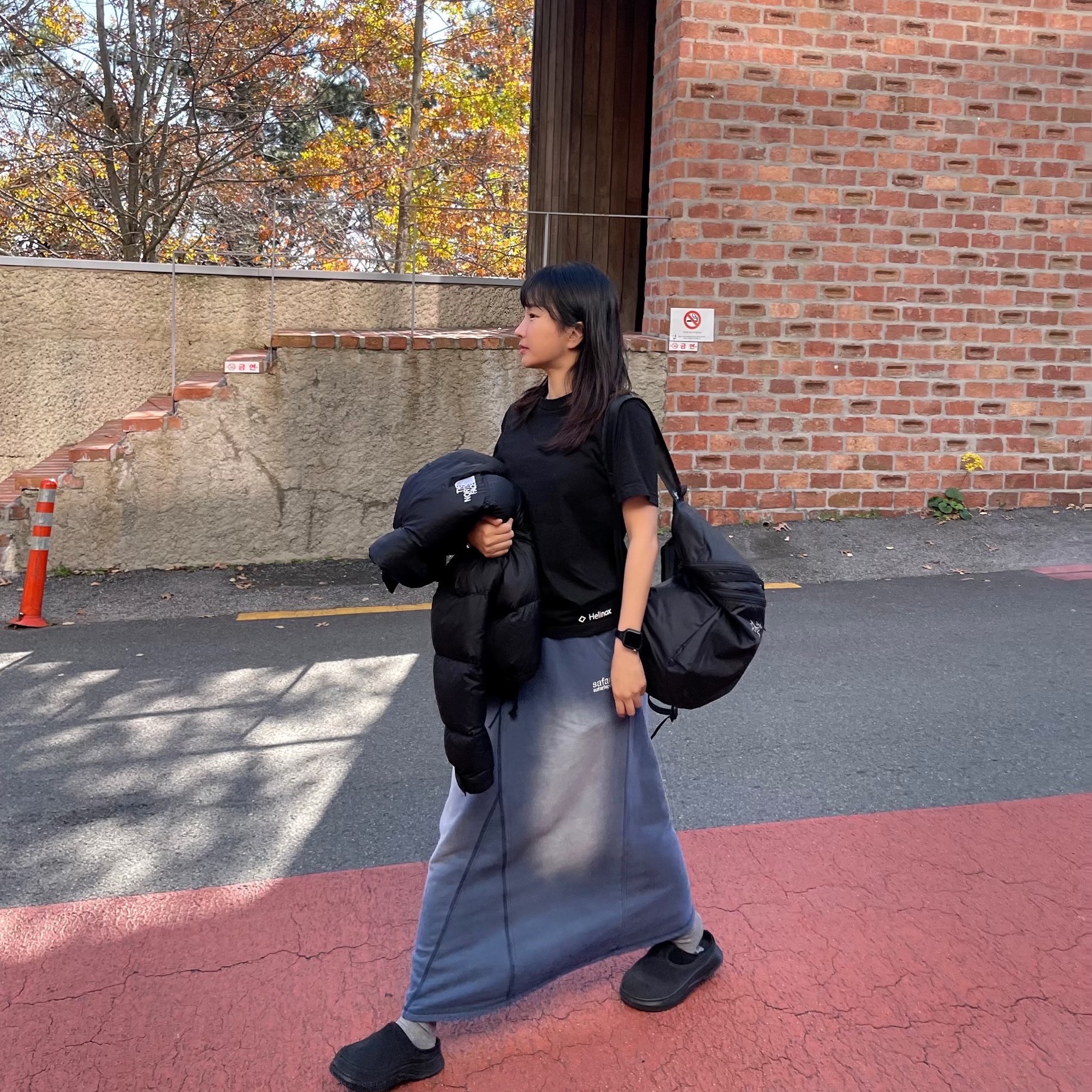 Arc'teryx Heliad 15 Backpack Black, The North Face 1996 Eco Nuptse Jacket Black 착용 스타일 - 1