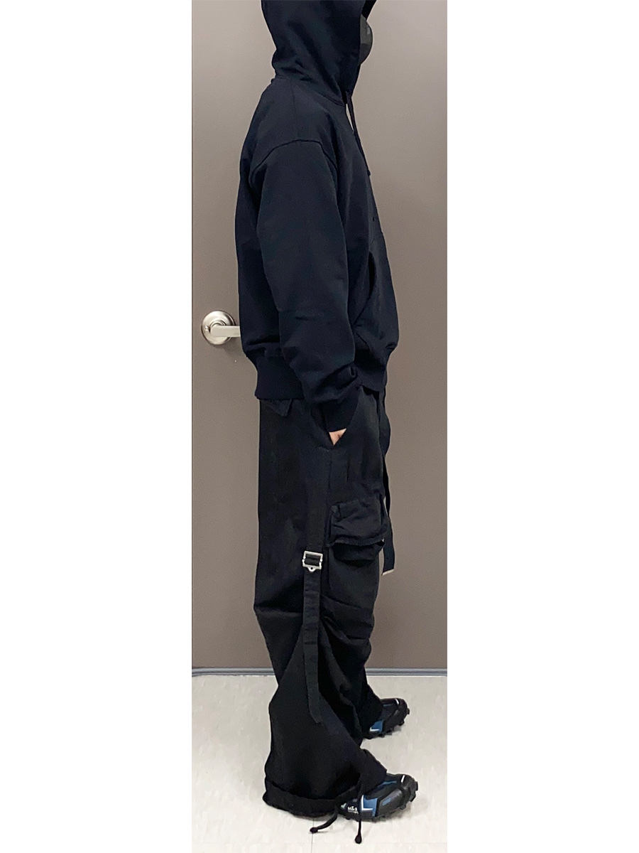 Diesel P-Malvio Garment-Dyed Cargo Pants in Linen Black 착용 스타일 - 2