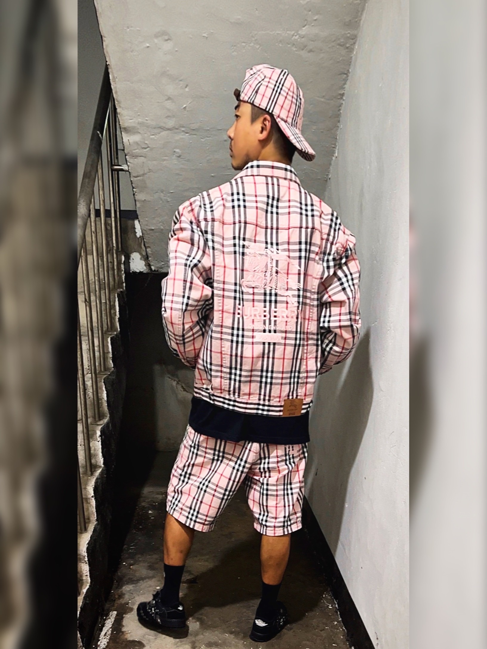 Supreme x Burberry Denim 6-Panel Pink - 22SS, Supreme x Burberry Denim Trucker Jacket Pink - 22SS 착용 스타일 - 1