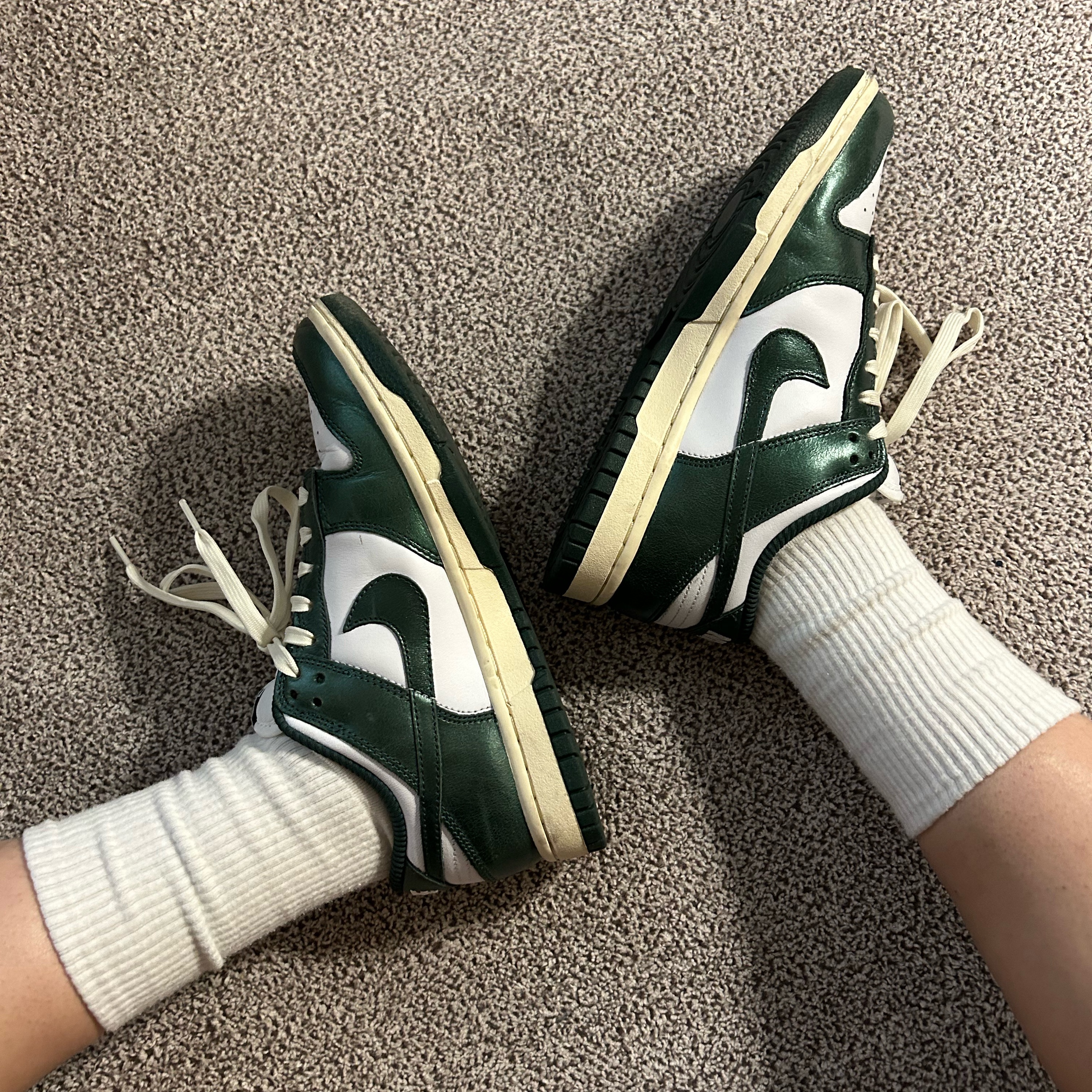(W) Nike Dunk Low Vintage Green 착용 스타일