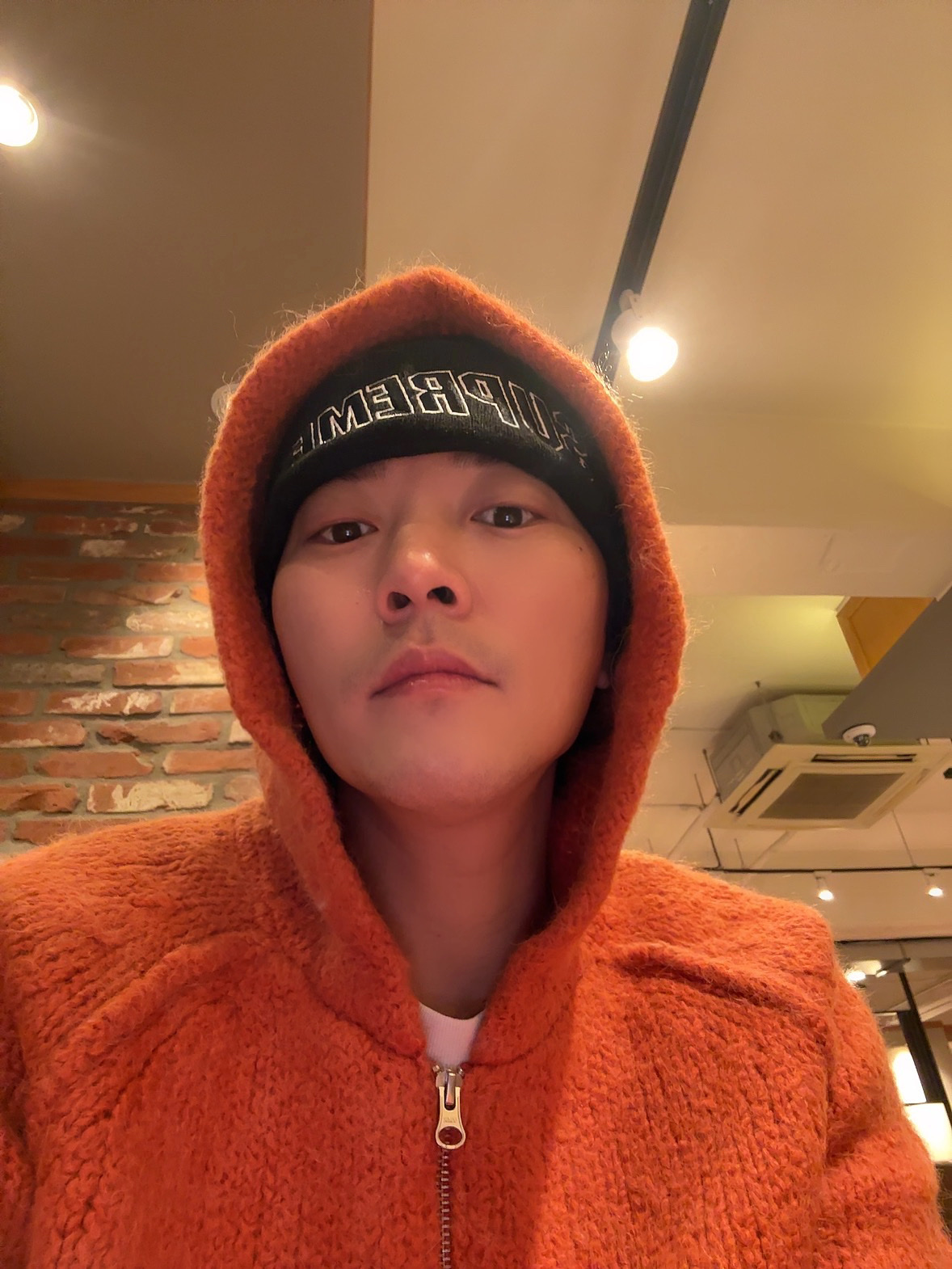 Oofos x Takahiromiyashita The Soloist The Soloist's Way Of Life Clog Black White, Supreme Slant Beanie Black - 23FW 착용 스타일 - 3