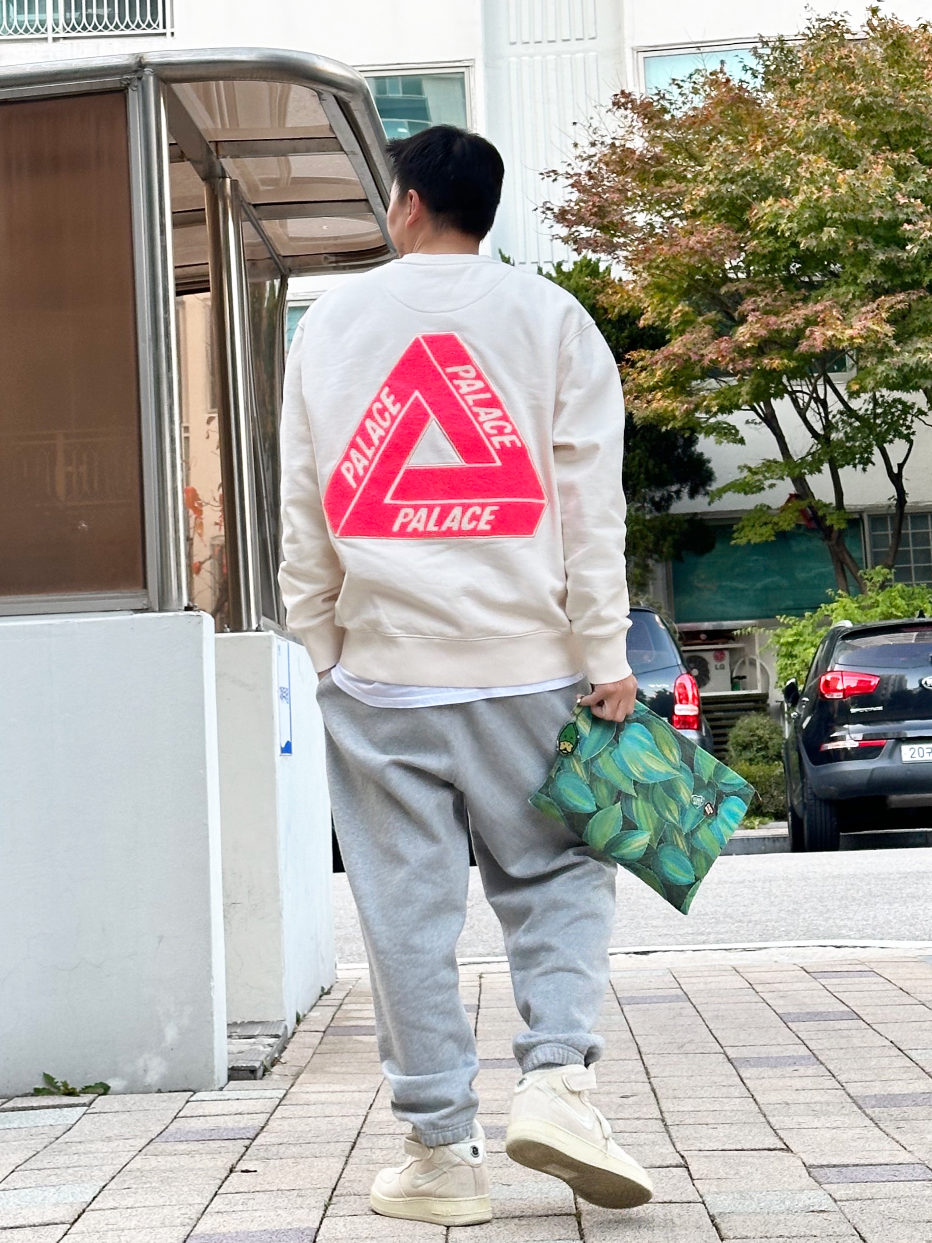 Palace Fleece Tri-Ferg Crew Soft White - 23SS, Human Made Acrylic Animal Keyring Green 착용 스타일
