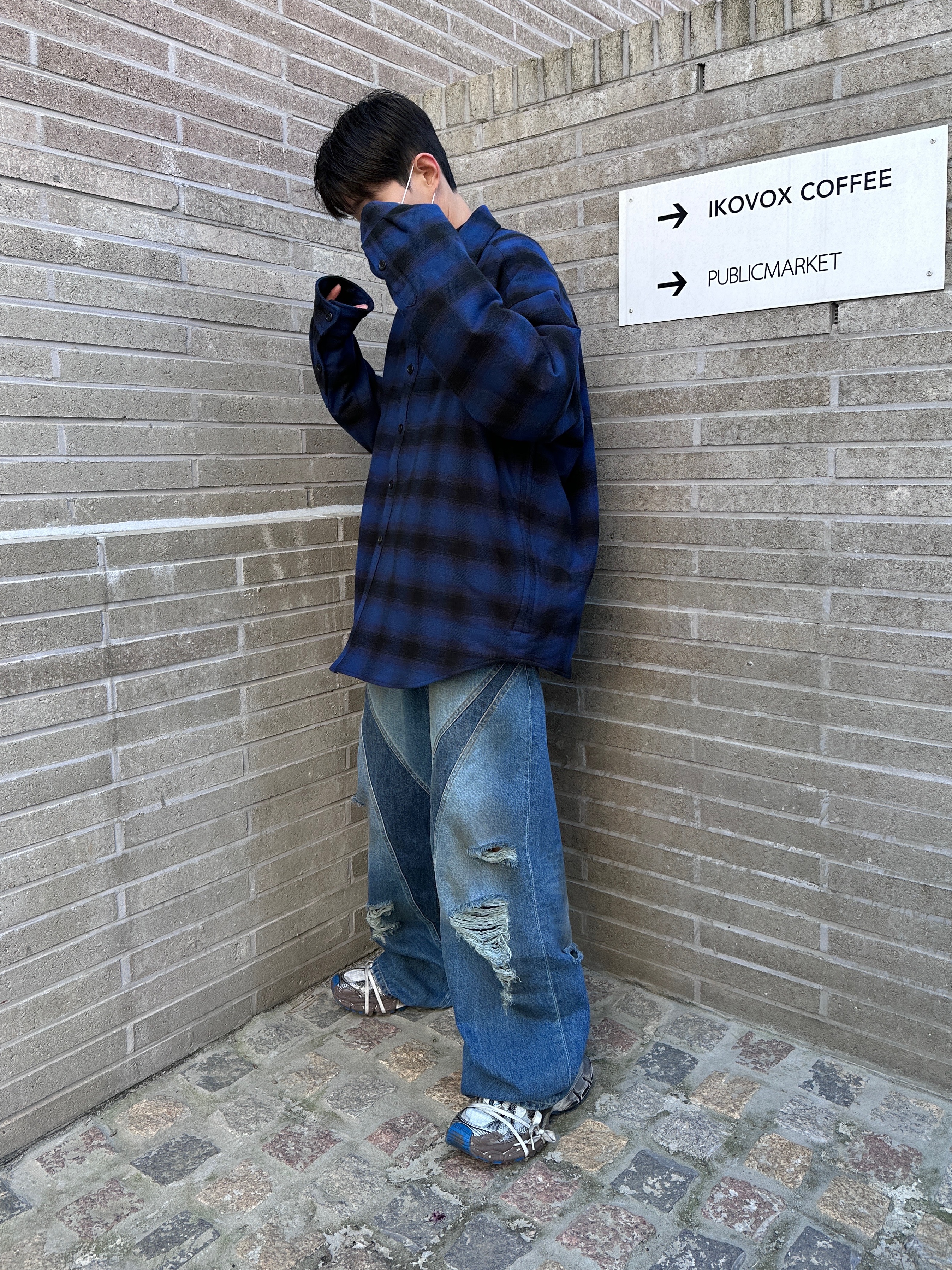 Nonnod Padded Flexible Slub Check Shirts Vintage Blue Purple, Balenciaga 3XL Sneakers Worn Out Grey White Blue 착용 스타일 - 4