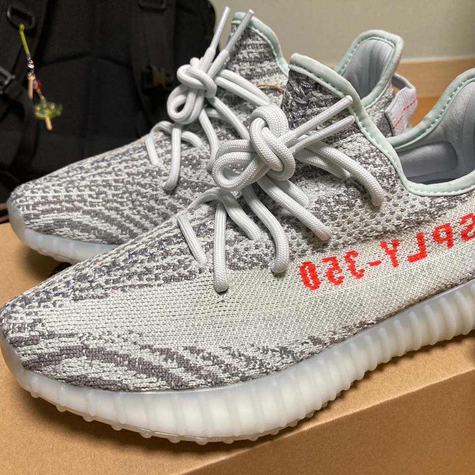 Adidas Yeezy Boost 350 V2 Blue Tint 2021/2022/2023, Stussy Club Crown Zip Hoodie Black 착용 스타일 - 1