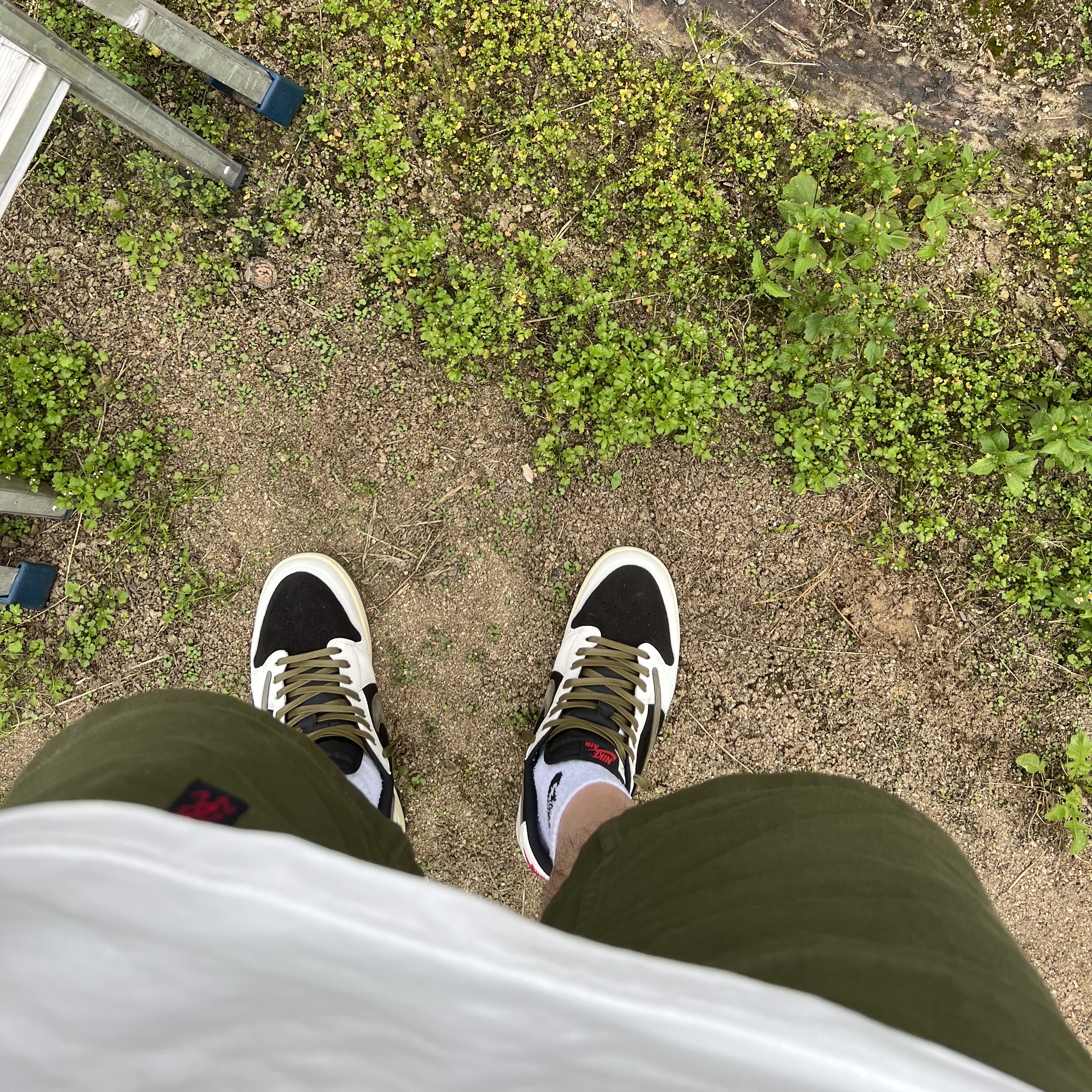 (W) Jordan 1 x Travis Scott Retro Low OG SP Medium Olive 착용 스타일