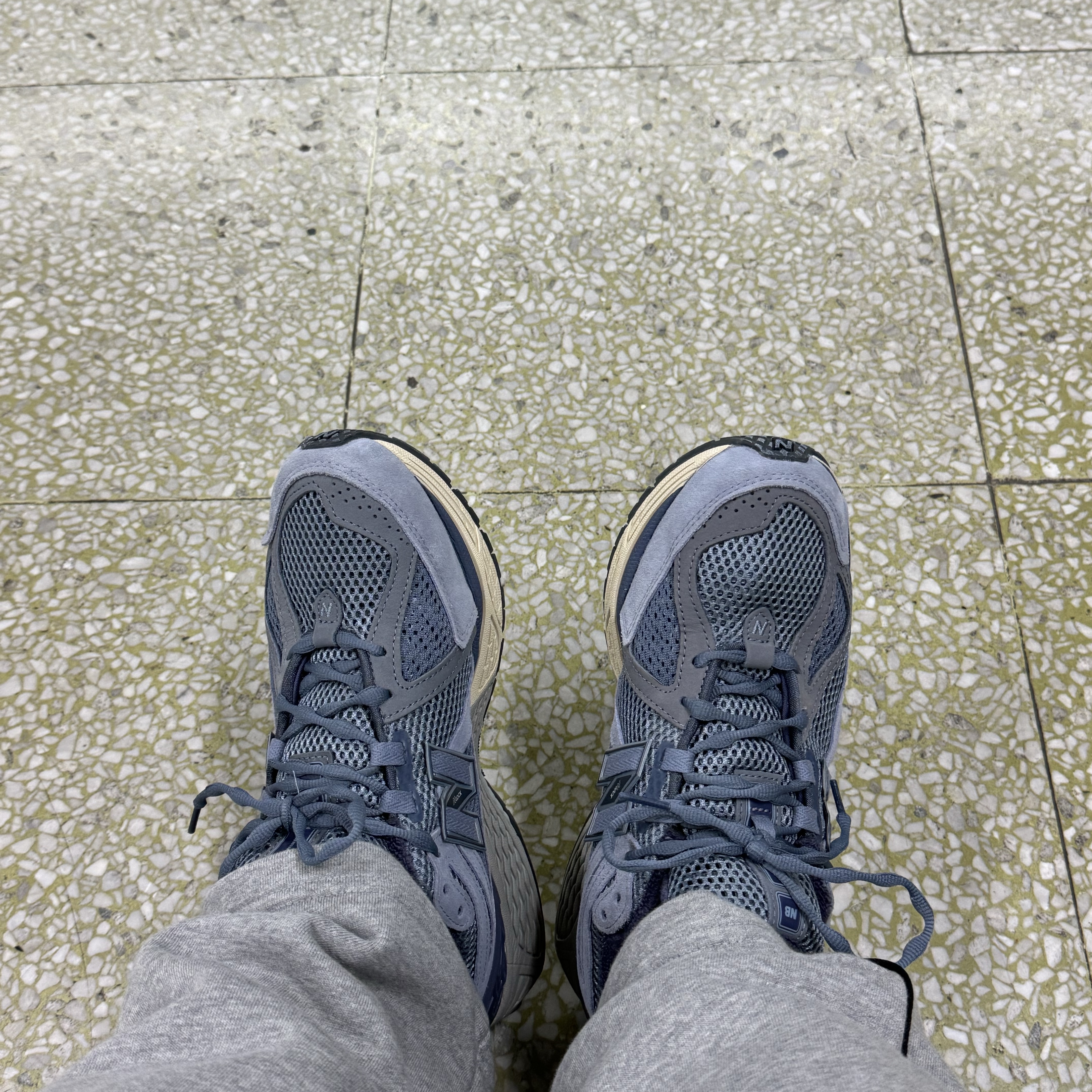 New Balance x Auralee 1906R Flint Stone 착용 스타일