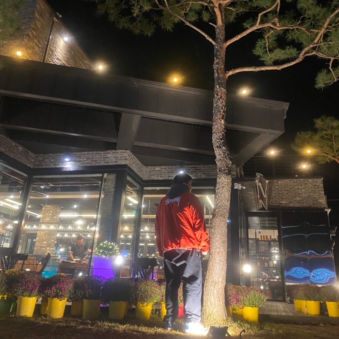 Nike x Stussy Windrunner Jacket Habanero Red, Nike x Stussy NRG ZR Fleece Pants Black - US/EU 착용 스타일