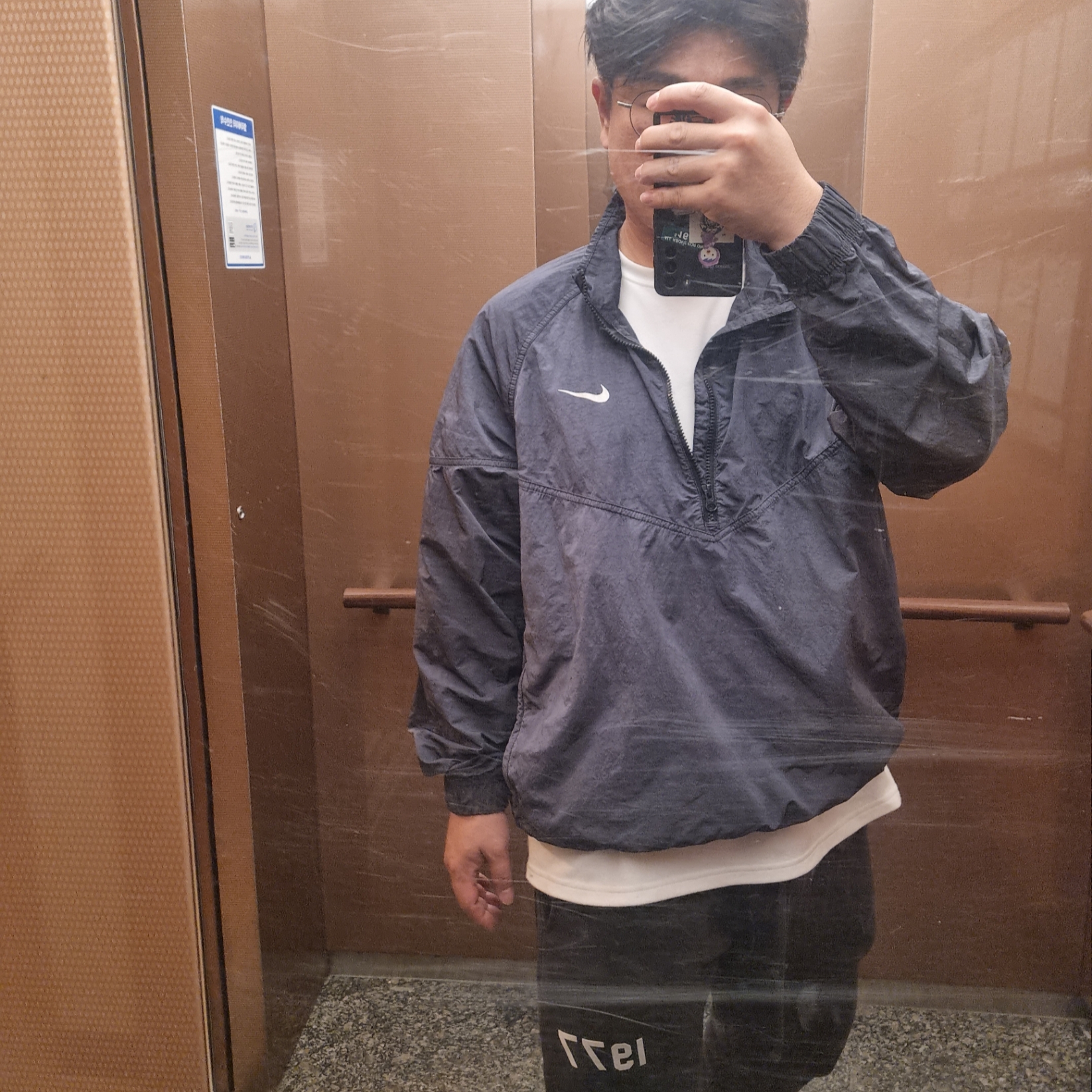 Nike x Stussy Windrunner Jacket Off Noir, Essentials 1977 Sweatpants Iron - 22SS 착용 스타일