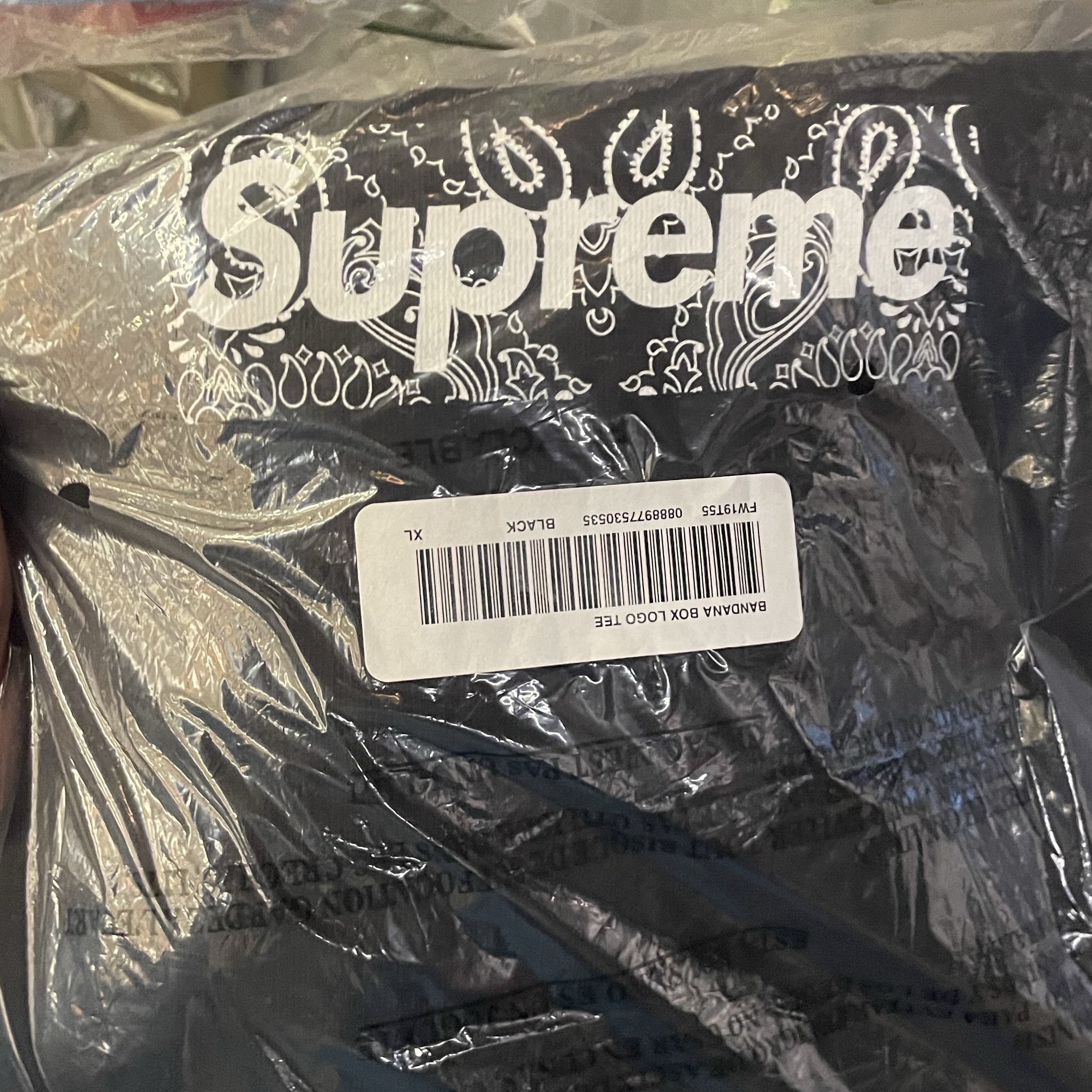 Supreme Bandana Box Logo T-Shirt Black - 19FW 착용 스타일