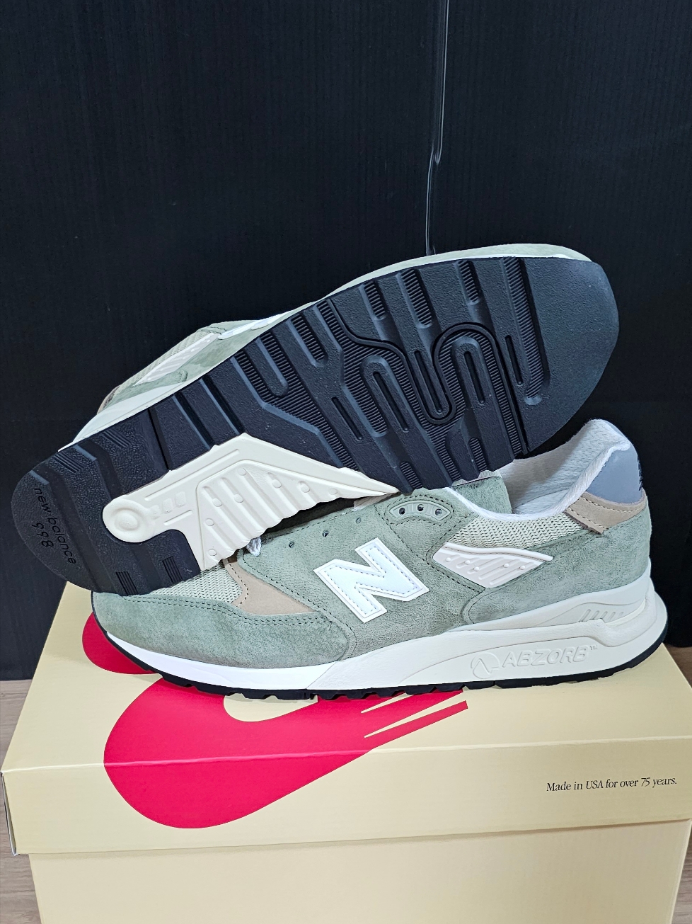 New Balance 998 Made in USA Olive Incense 착용 스타일 - 5