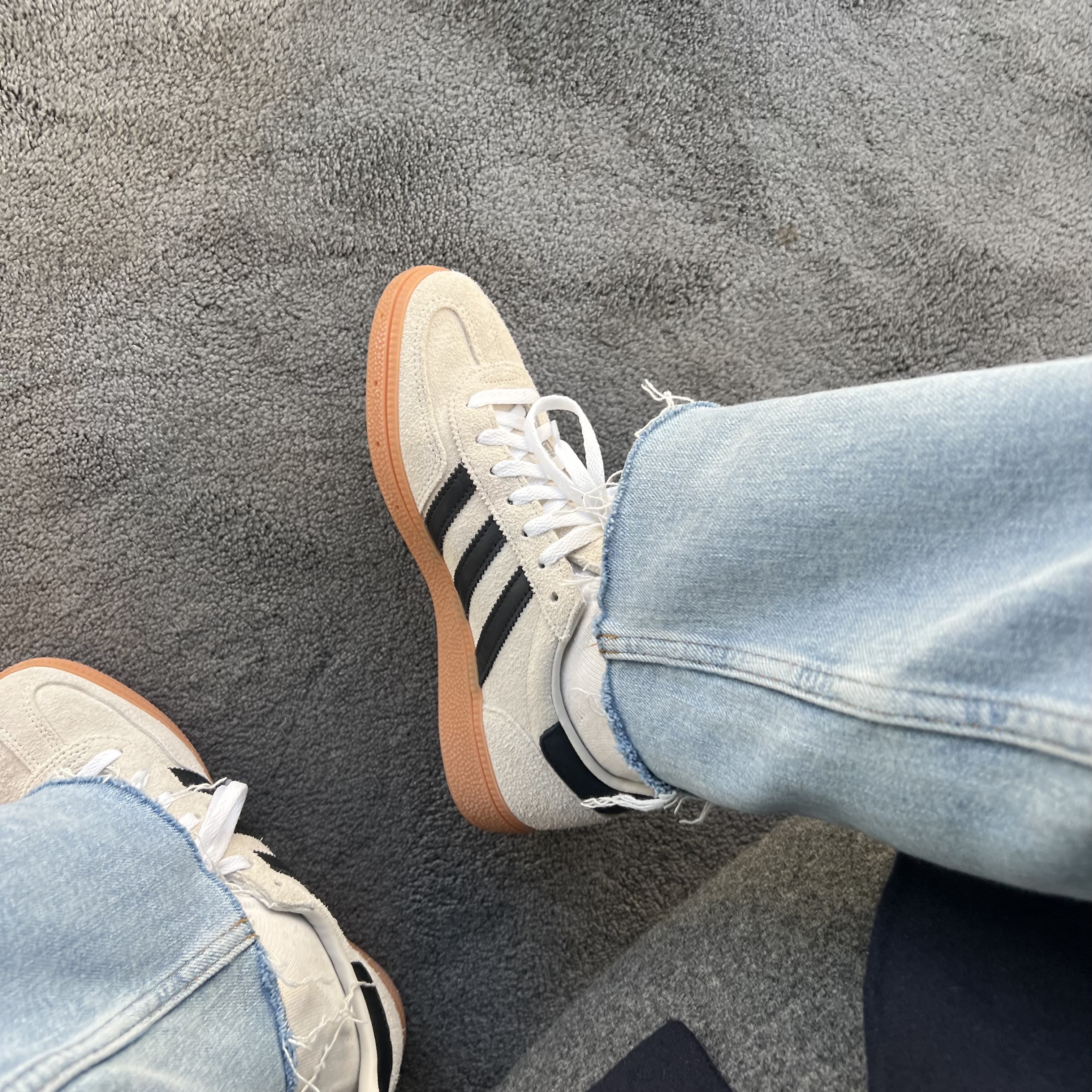 (W) Adidas Spezial Handball Aluminium Core Black 착용 스타일 - 1