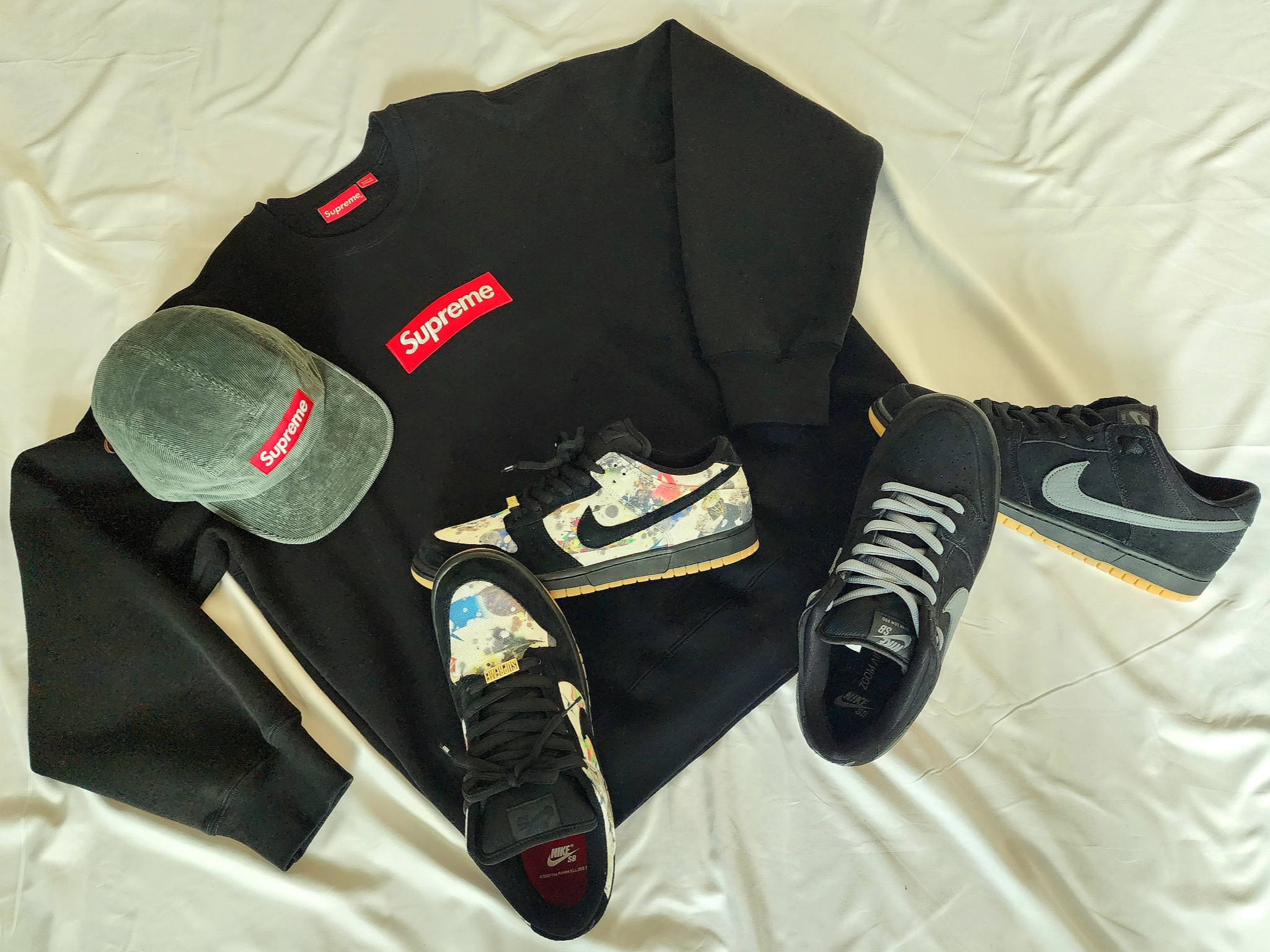 Nike x Supreme SB Dunk Low QS Rammellzee Black, Nike SB Dunk Low Pro Black Cool Grey 착용 스타일 - 1