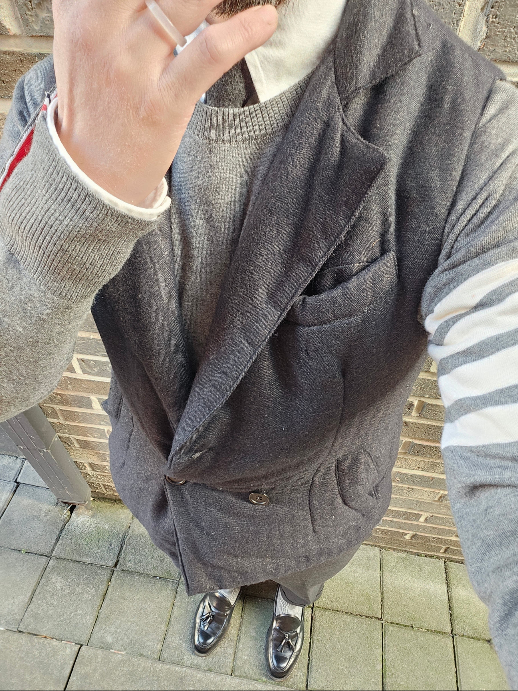 Thom Browne Fine Merino Wool Stitch 4-Bar Classic Crewneck Pullover Knit Pale Grey 착용 스타일