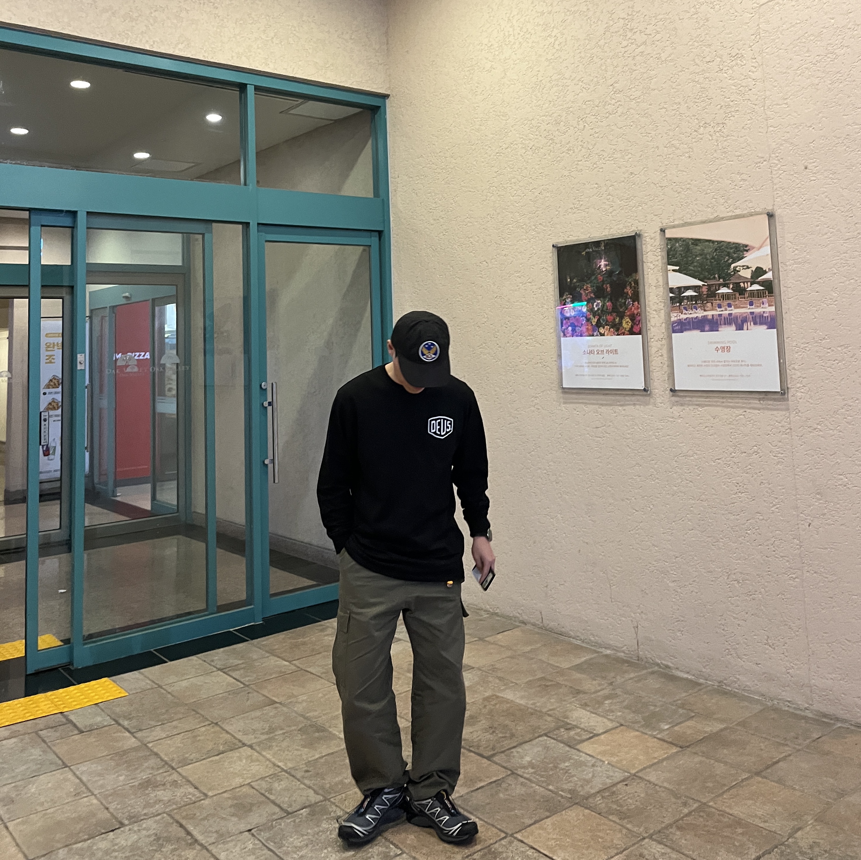 Double RL Garment Dyeing Twill Ball Cap Black, Deus Ex Machina Seoul College Long Sleeve T-Shirt Black 착용 스타일
