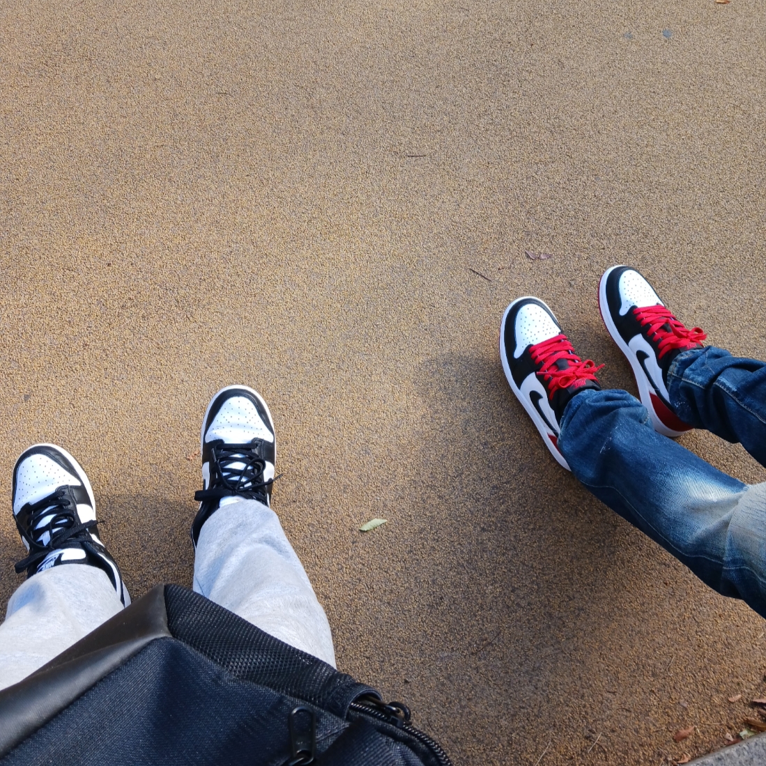 Nike Dunk Low Retro Black, Jordan 1 Retro Low OG Black Toe 착용 스타일 - 1