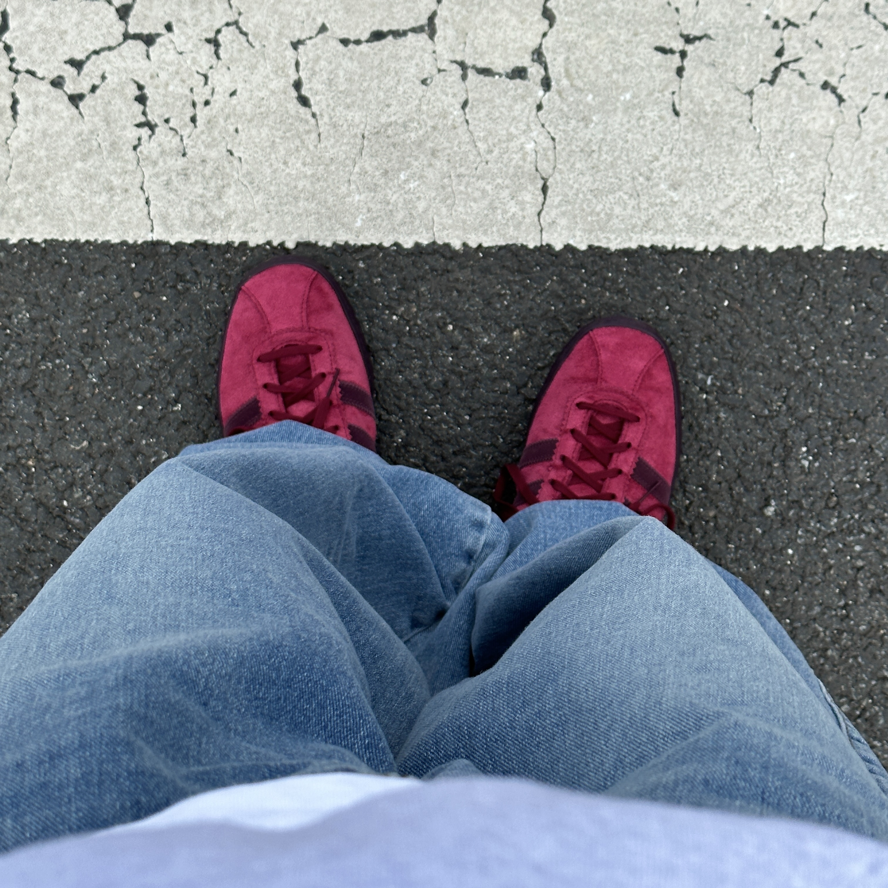 Adidas Tobacco Gruen Collegiate Burgundy 착용 스타일 - 8
