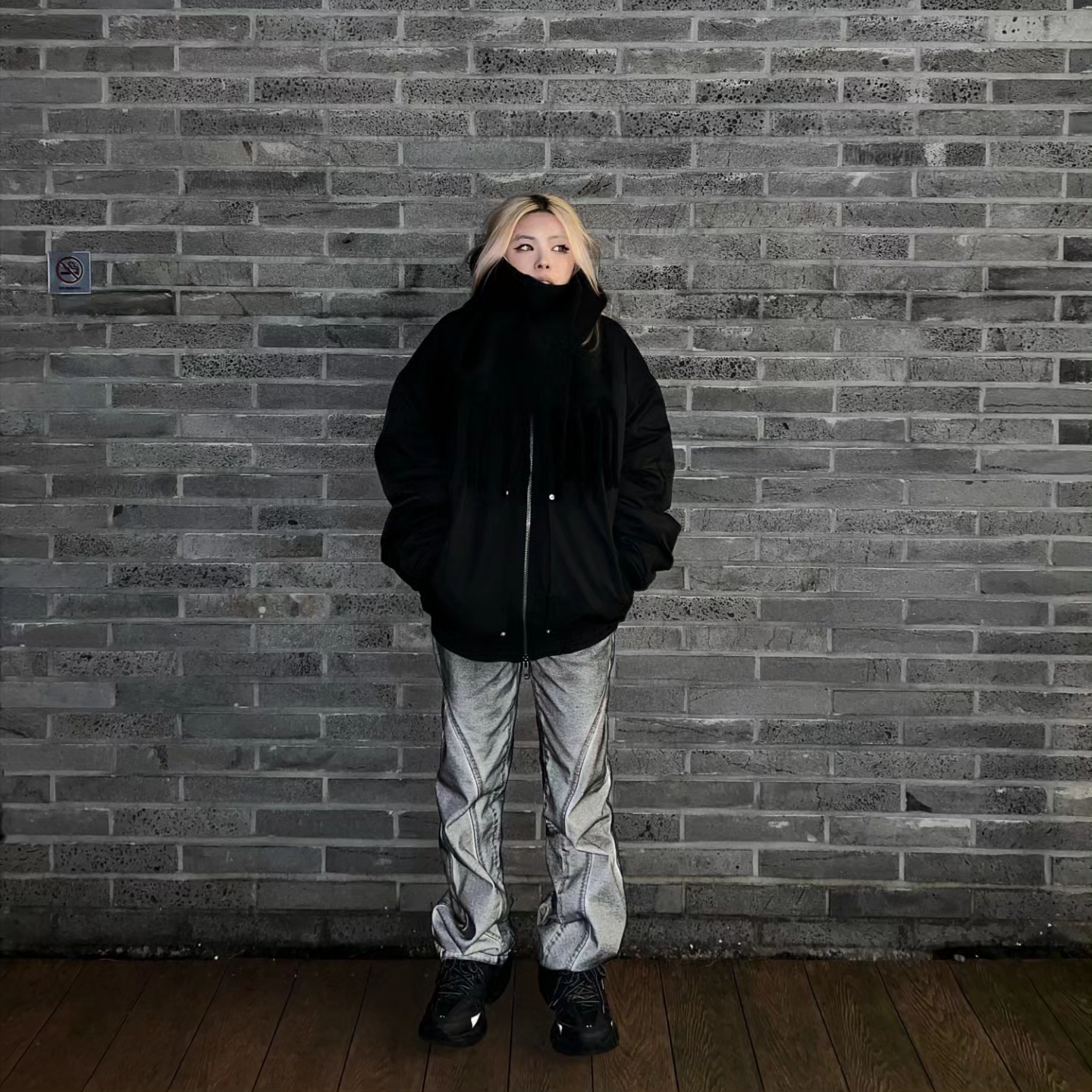 Balenciaga Track Sneakers Black Fur 착용 스타일 - 9
