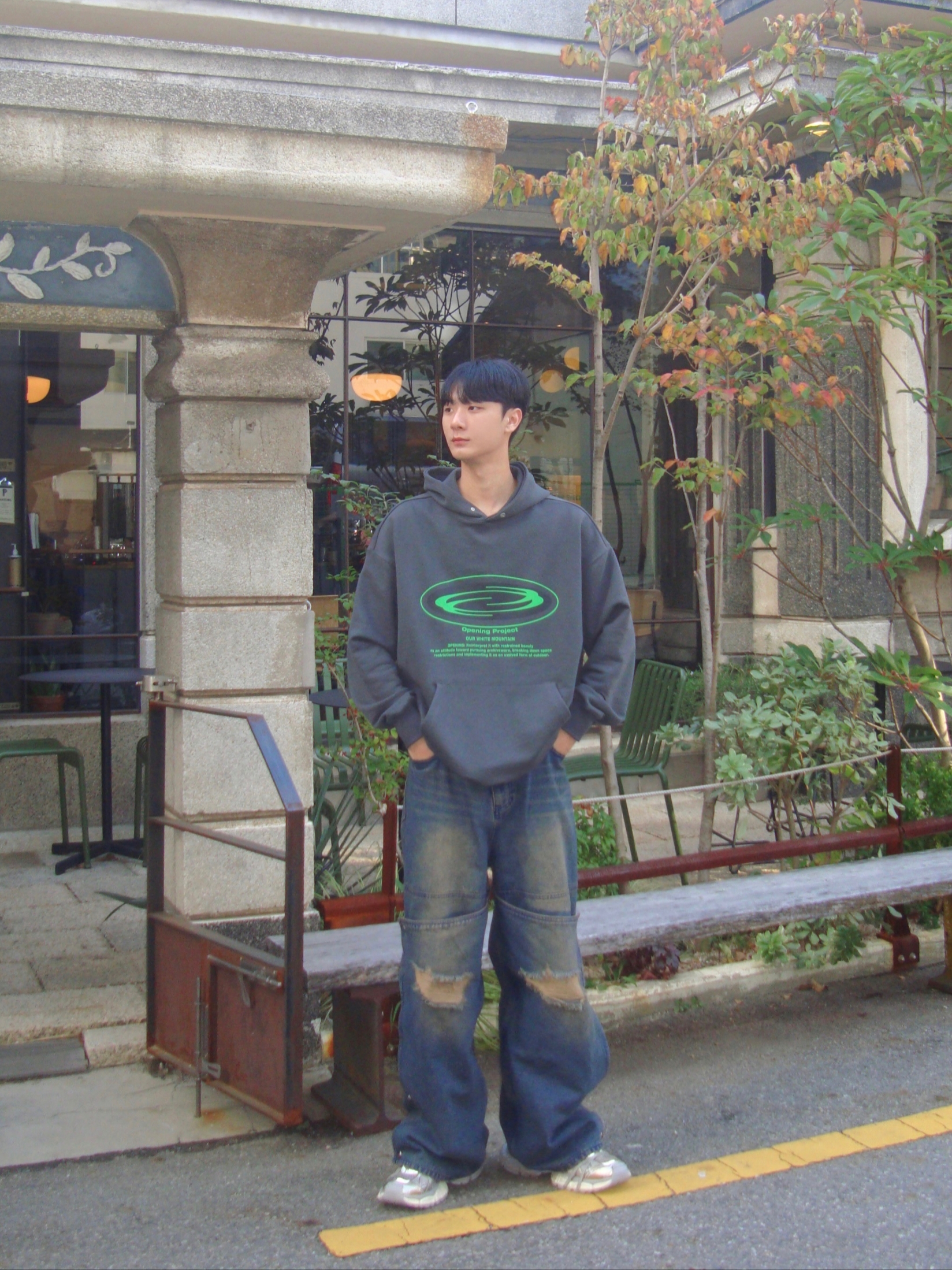 Opening Project Oval Logo Hoodie Charcoal, Balenciaga 3XL Sneakers Light Beige 착용 스타일 - 2