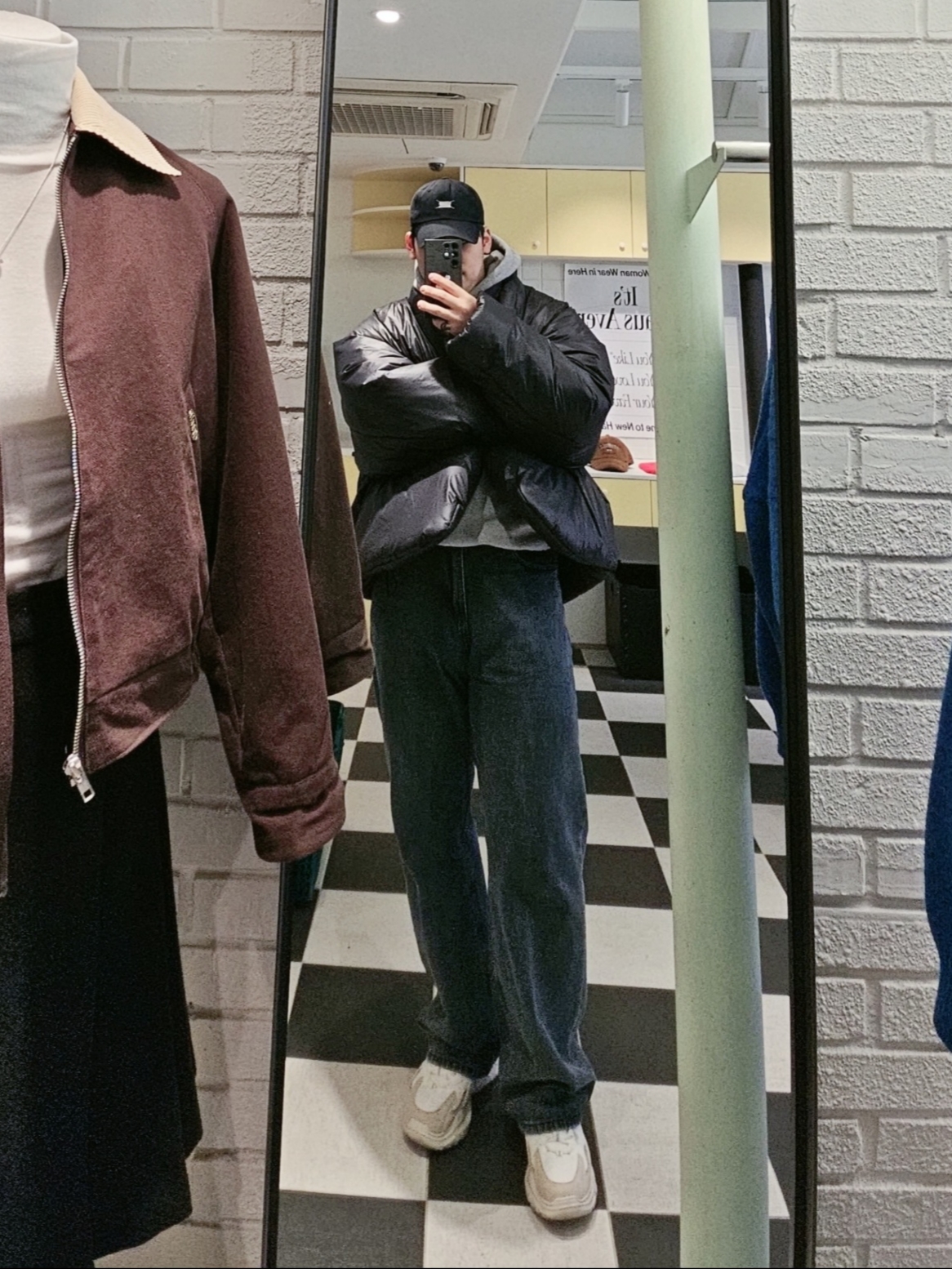Yeezy Gap Engineered By Balenciaga Round Jacket 2 Black 착용 스타일 - 1