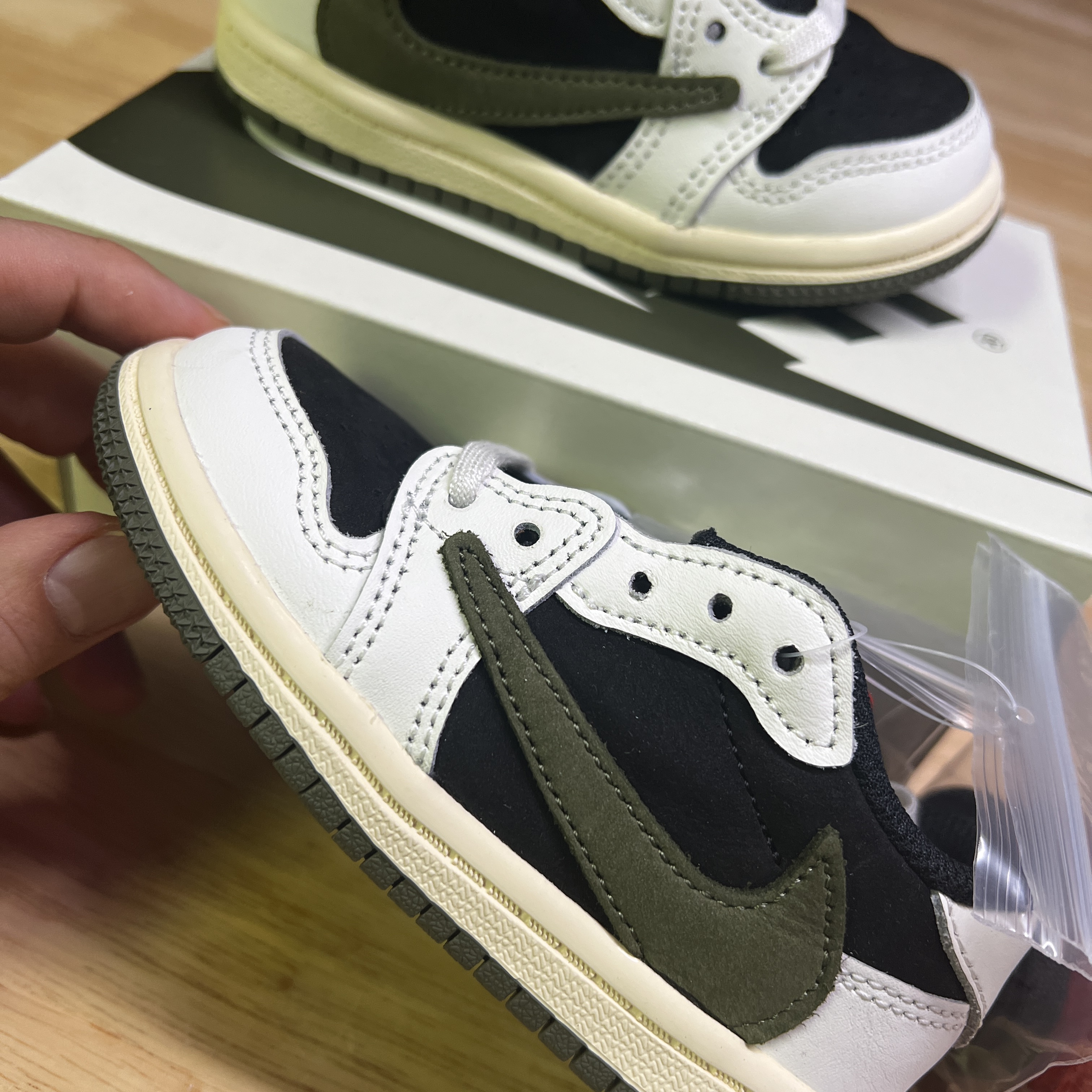 (TD) Jordan 1 x Travis Scott Retro Low OG SP Medium Olive 착용 스타일 - 2