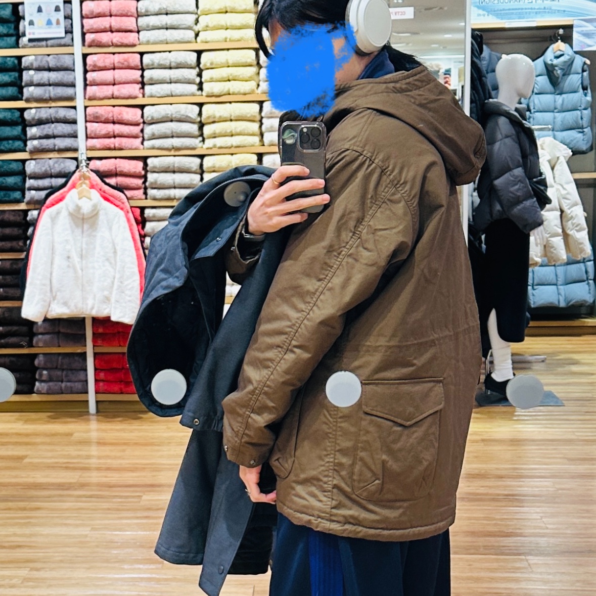 Uniqlo x Engineered Garments Pufftech Hooded Coat Dark Gray, Uniqlo x Engineered Garments Pufftech Utility Jacket Brown 착용 스타일