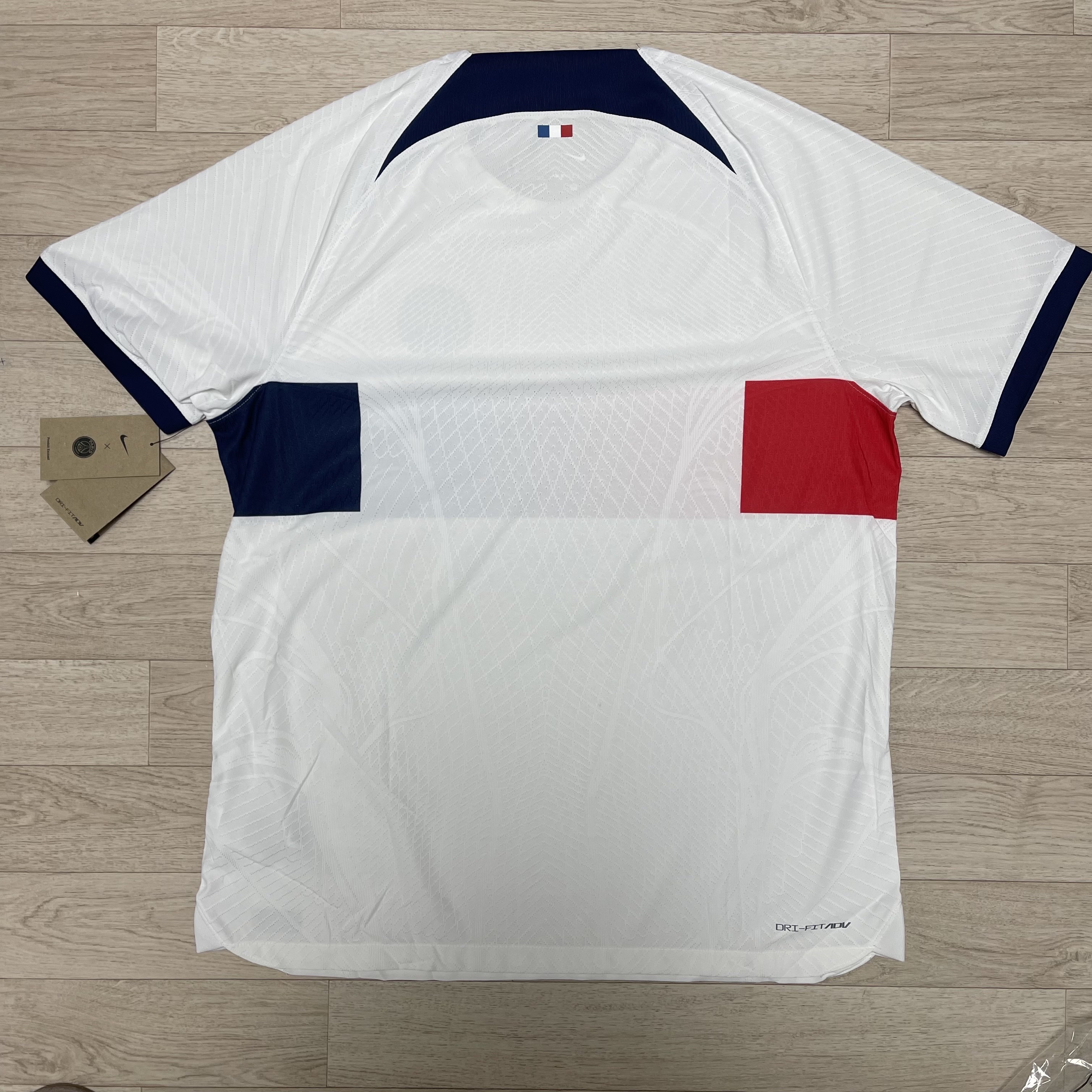 Nike Paris Saint-Germain 2023/24 Dri-Fit ADV Match Away Jersey White Midnight Navy (Non Marking Ver.) 착용 스타일 - 2