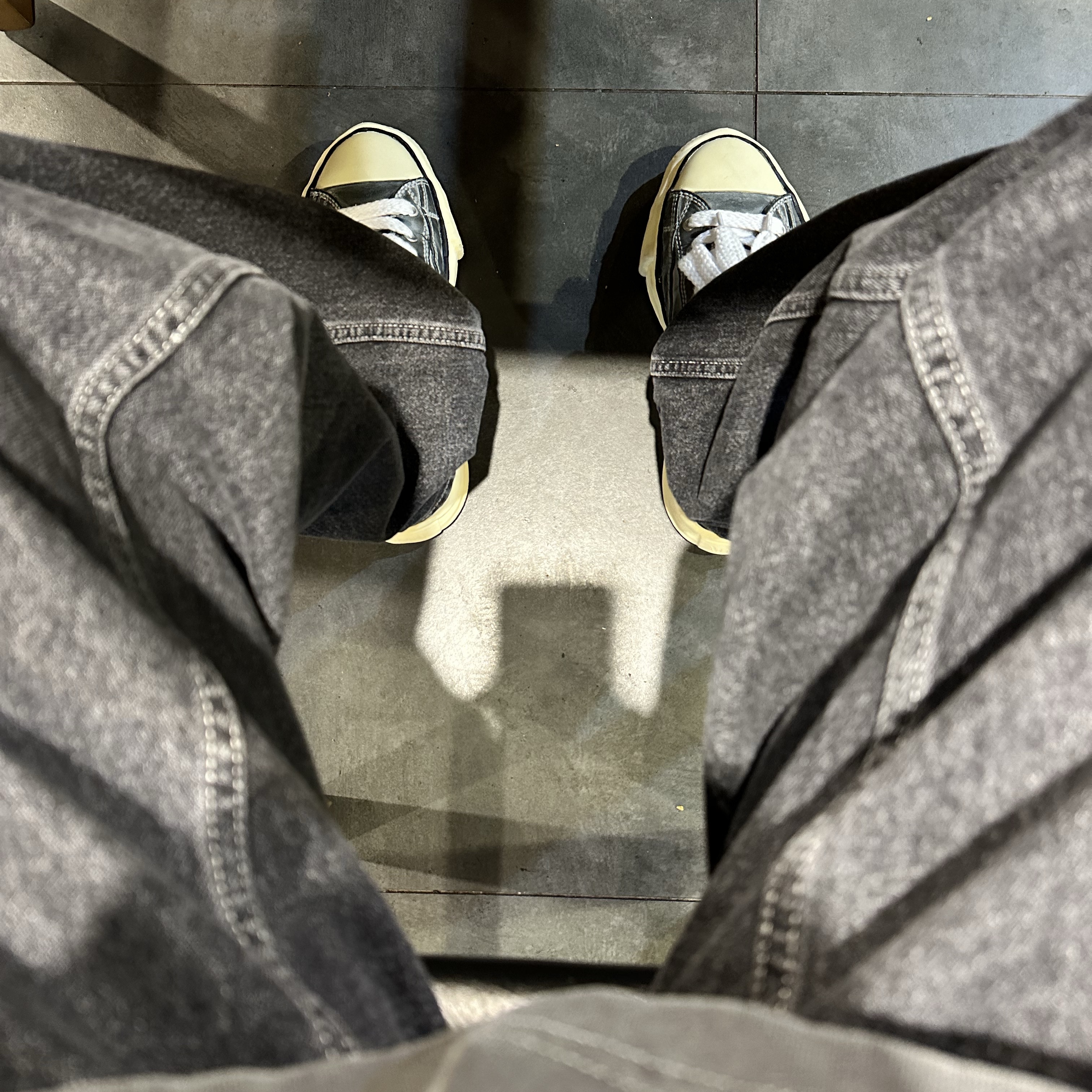 Maison Mihara Yasuhiro Peterson OG Sole Paraffin Leather Low-top Sneakers Black 착용 스타일