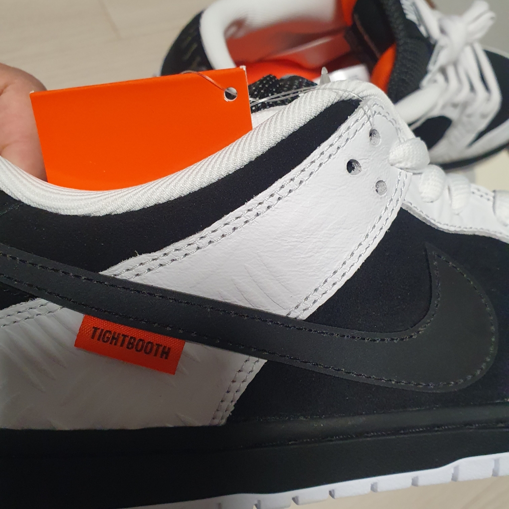 Nike x Tightbooth SB Dunk Low Pro Black and White 착용 스타일 - 6