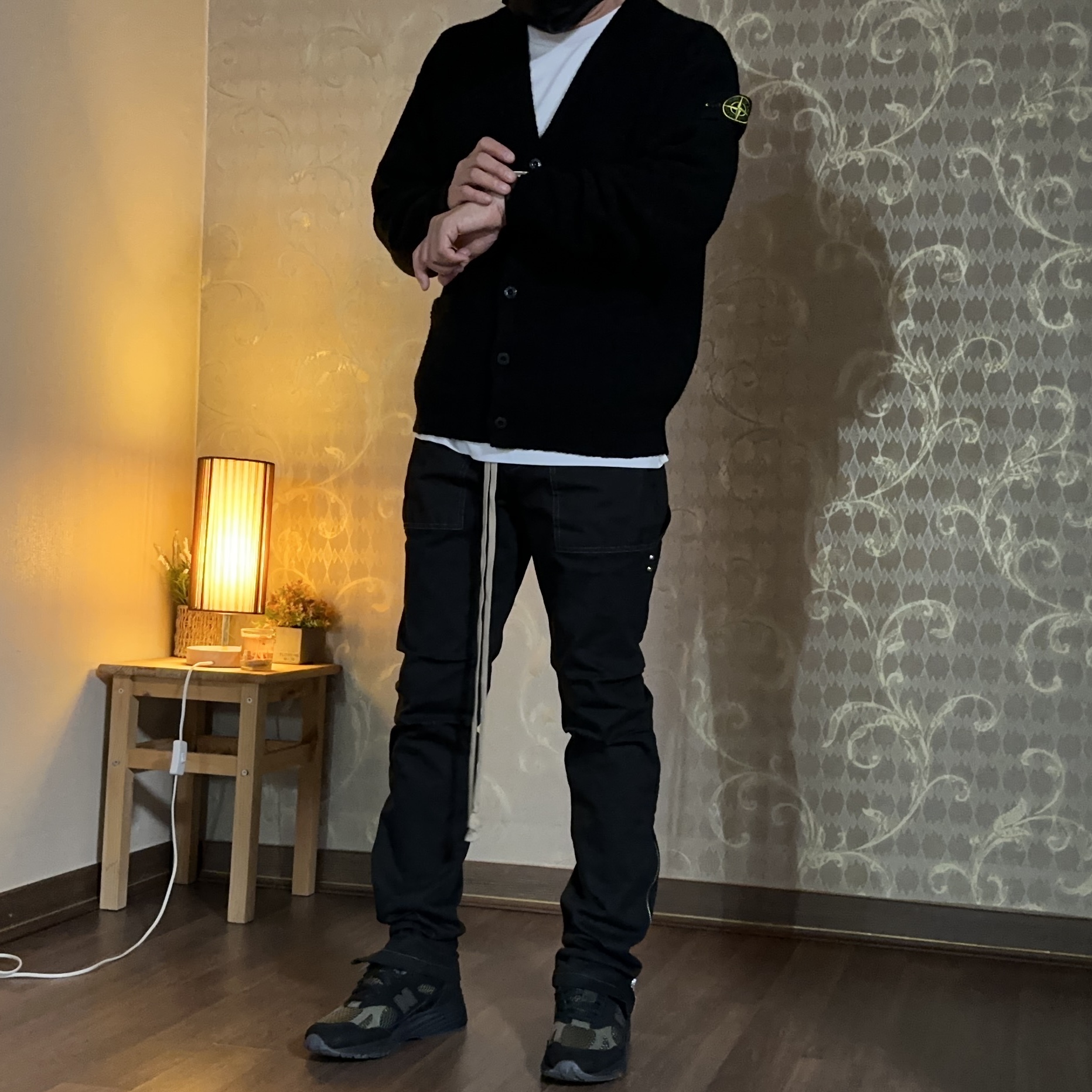 Supreme x Stone Island Boucle Cardigan Black - 23FW, Supreme Seoul Box Logo T-Shirt White - 23FW 착용 스타일 - 6