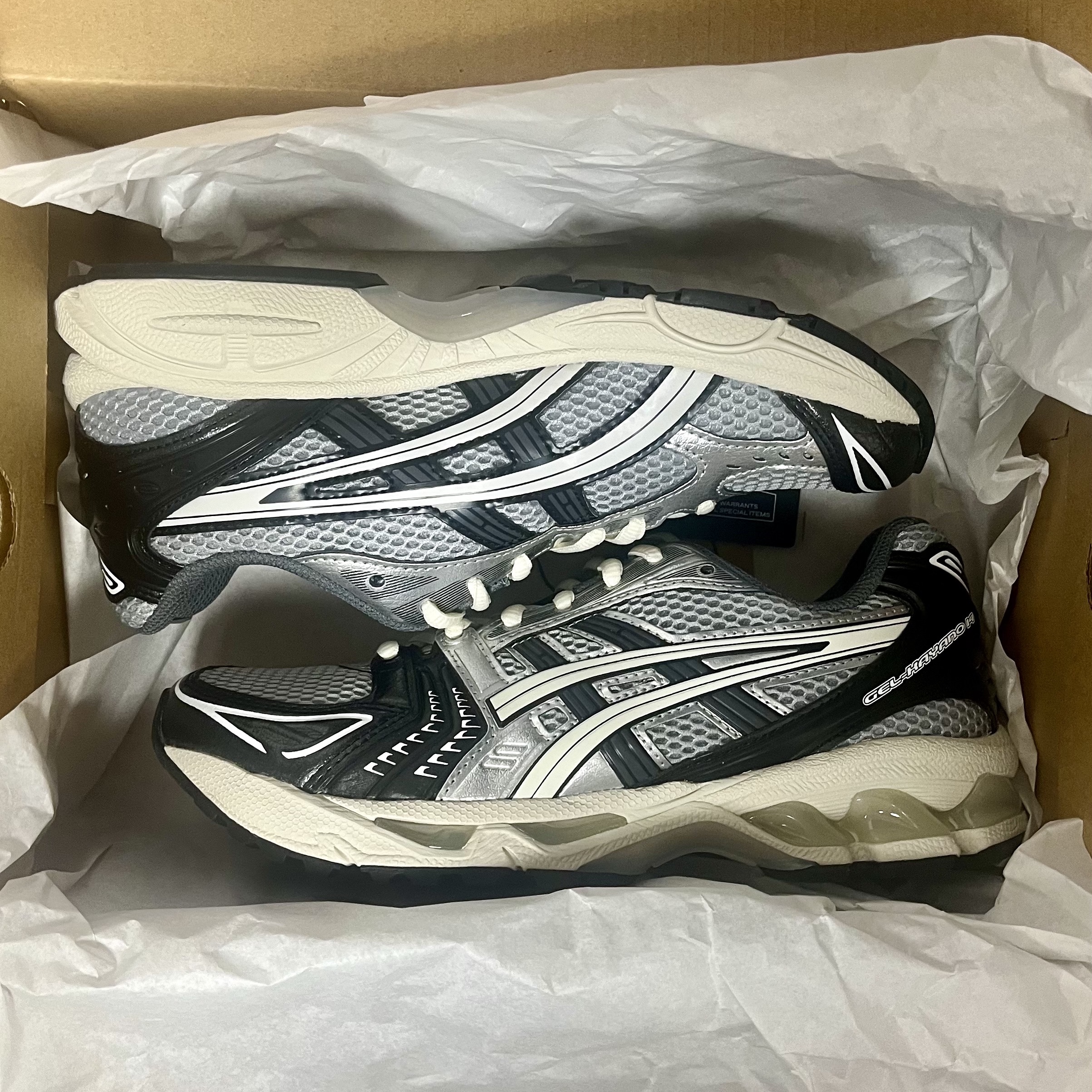 Asics Gel-Kayano 14 Black Glacier Grey 착용 스타일