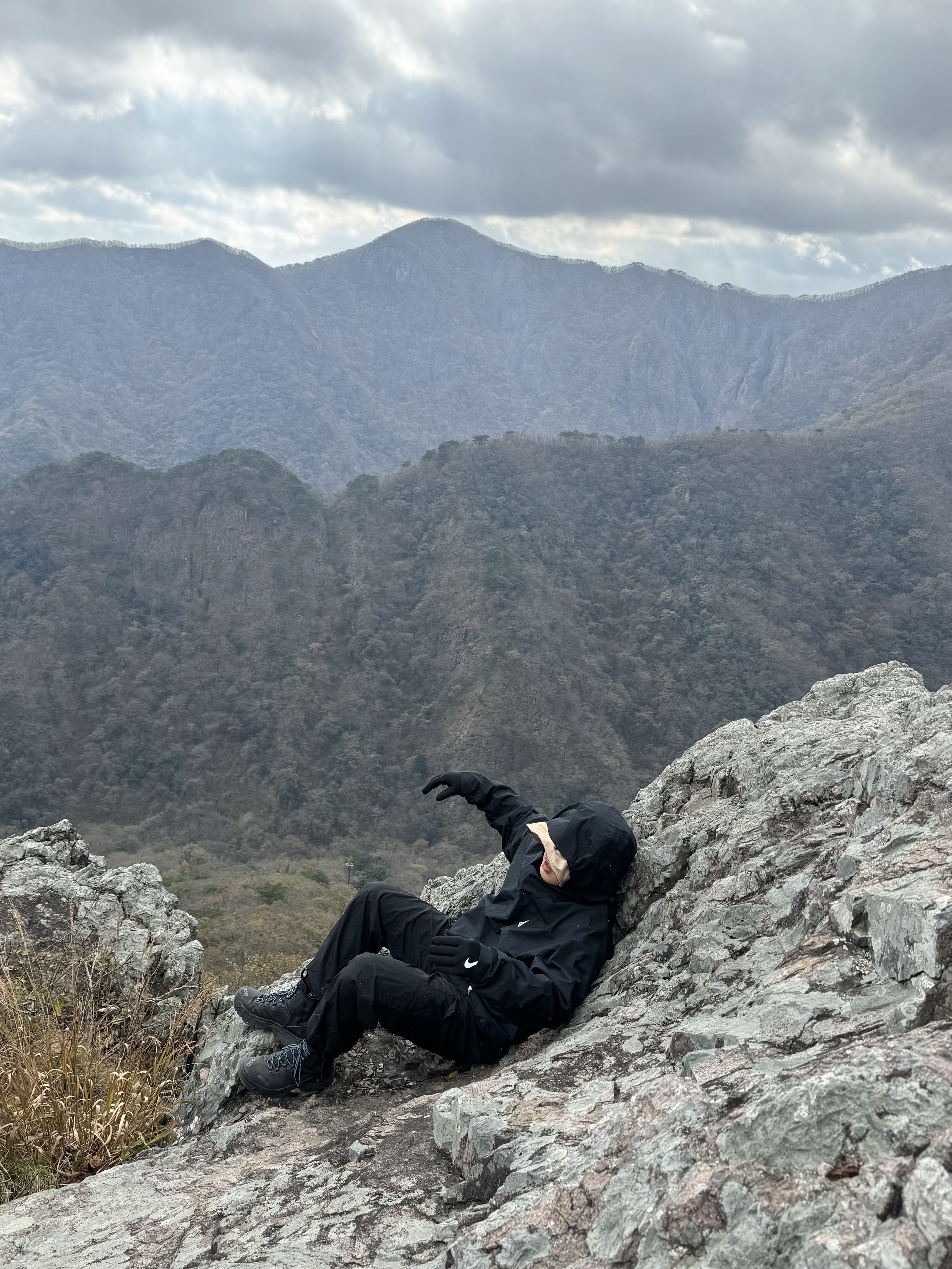 Nike ACG Storm-Fit ADV Cascade Rains Full Zip Jacket Black - Asia 착용 스타일