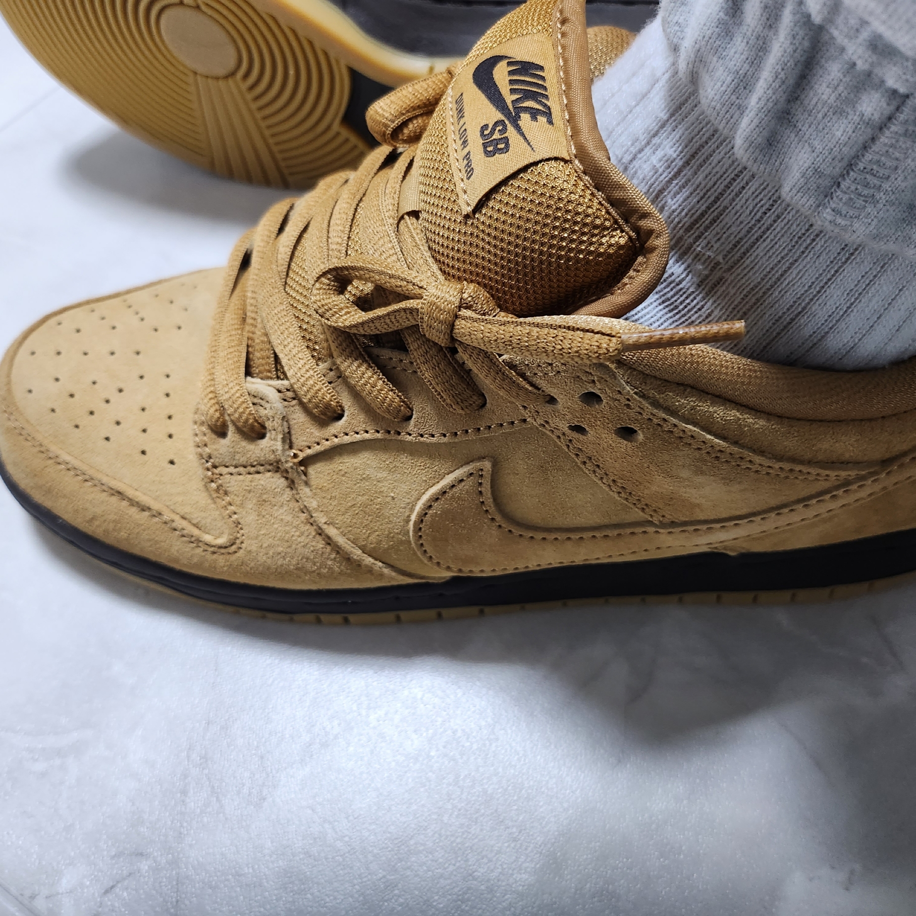 Nike SB Dunk Low Pro Wheat 2023 착용 스타일 - 2