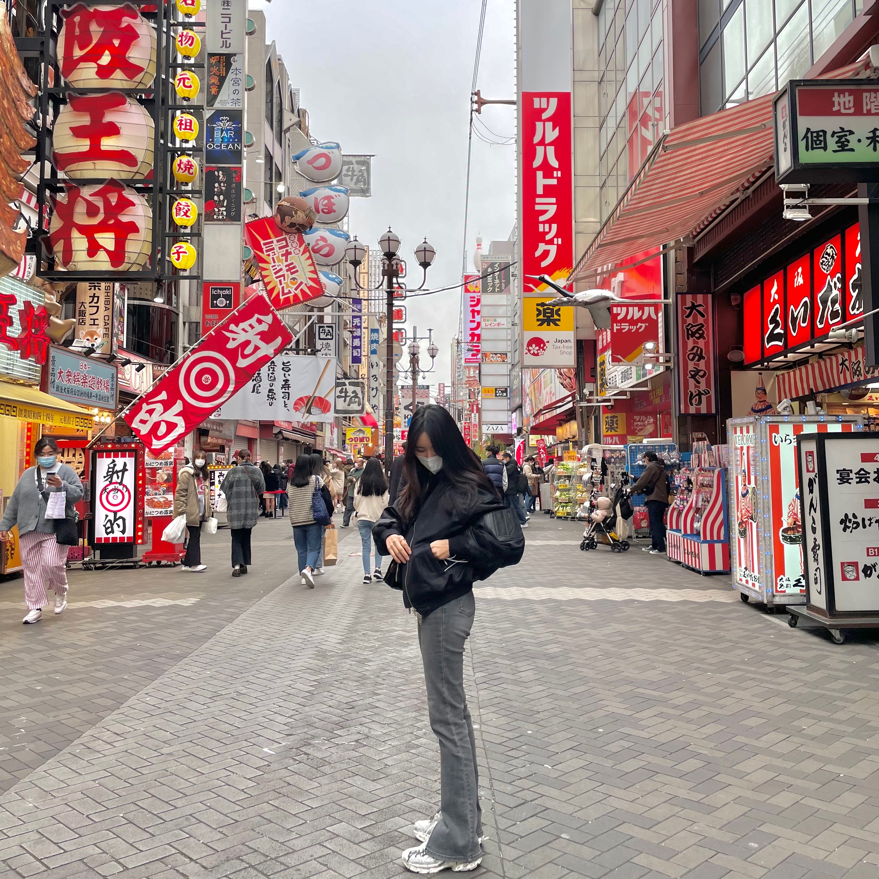 Juun.J Detachable Hood MA-1 Jumper Black - 22FW 착용 스타일