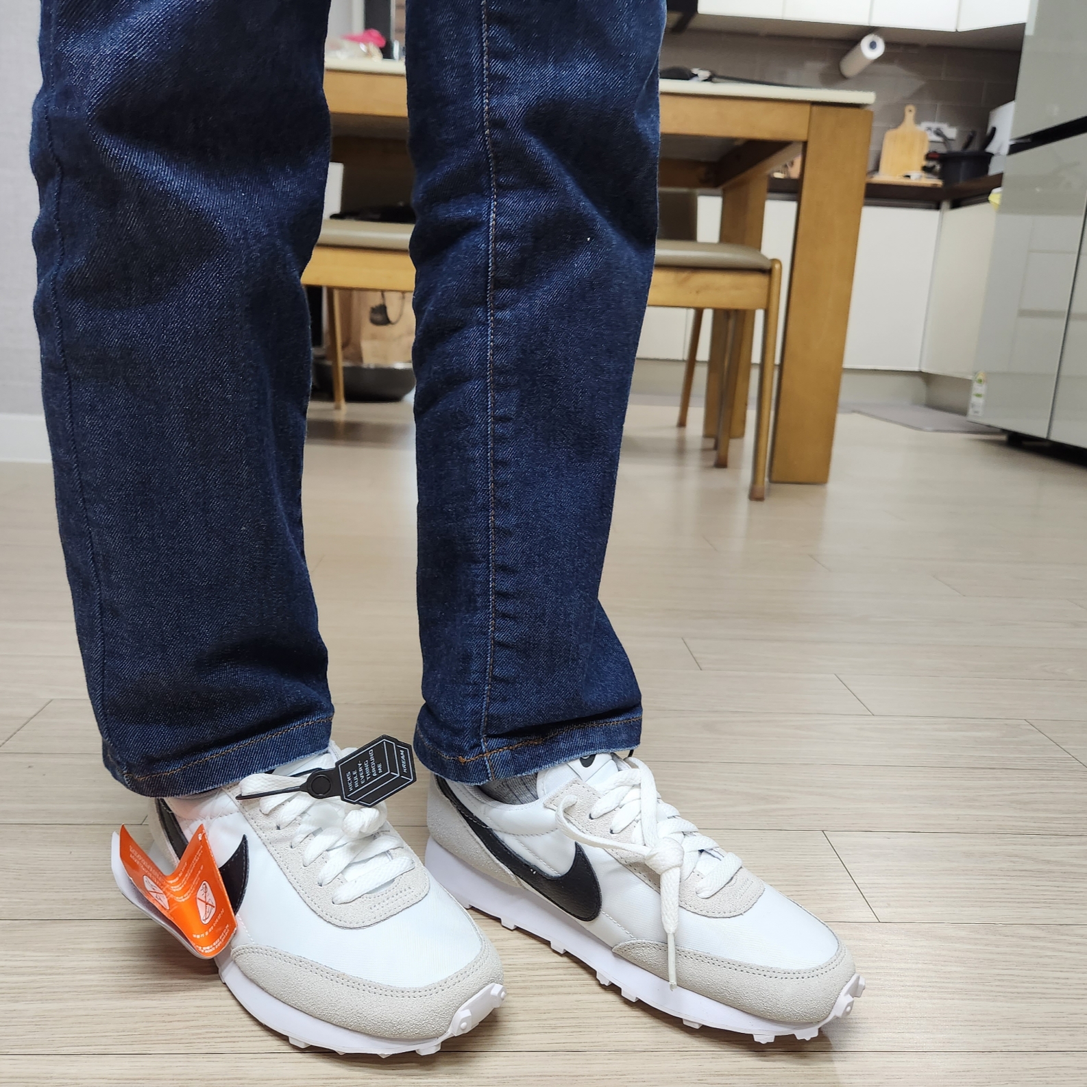 (W) Nike Daybreak Summit White Black 착용 스타일 - 1