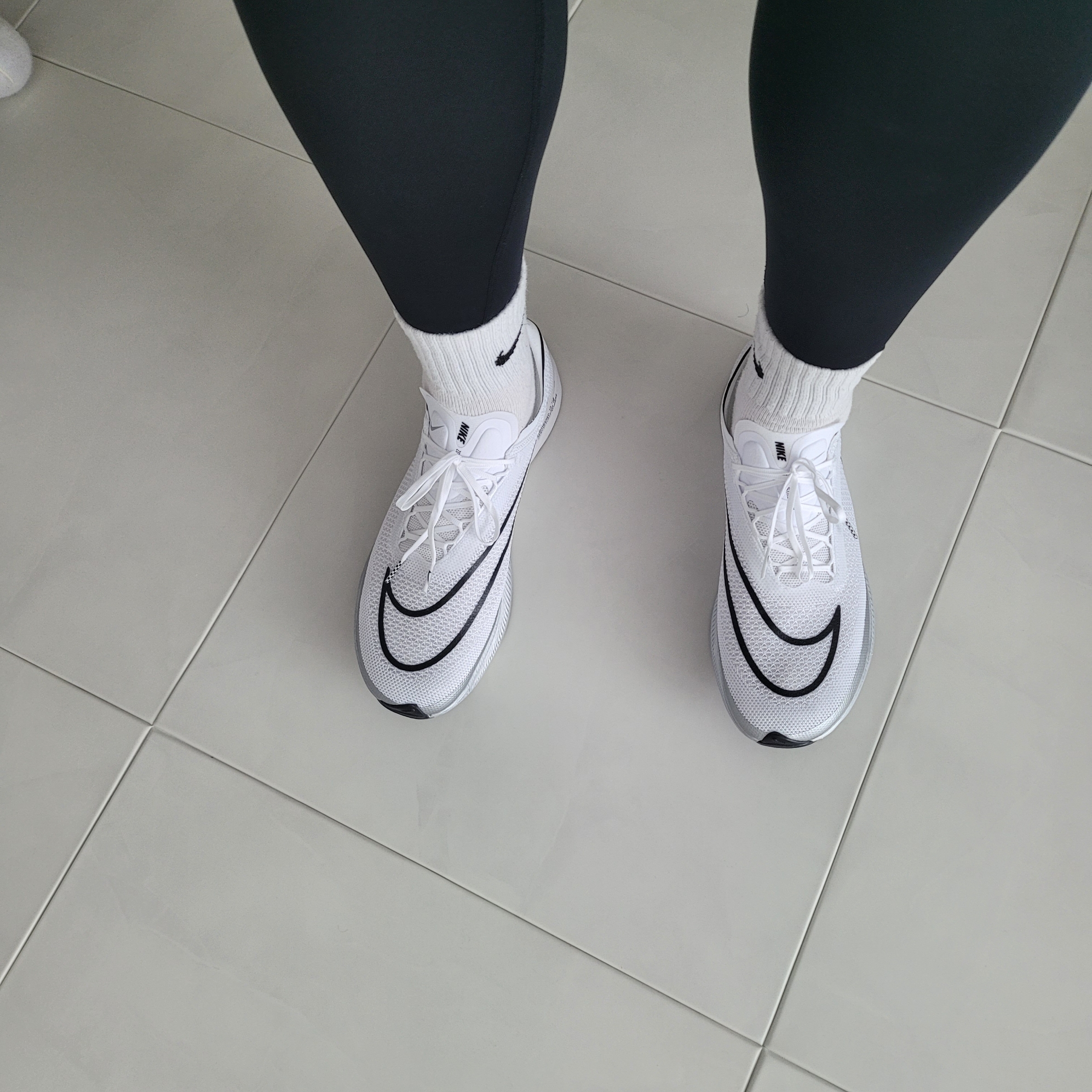 Nike ZoomX Streakfly White Metallic Silver 착용 스타일
