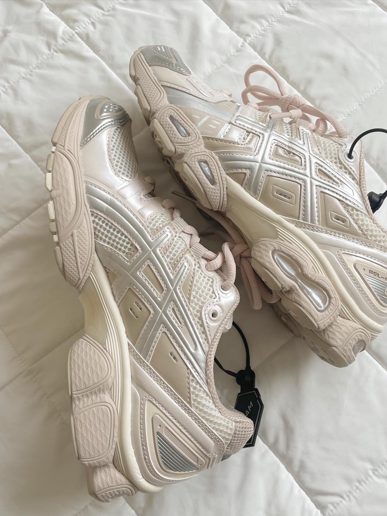 (W) Asics Gel-Nimbus 9 Cream Mineral Beige 착용 스타일