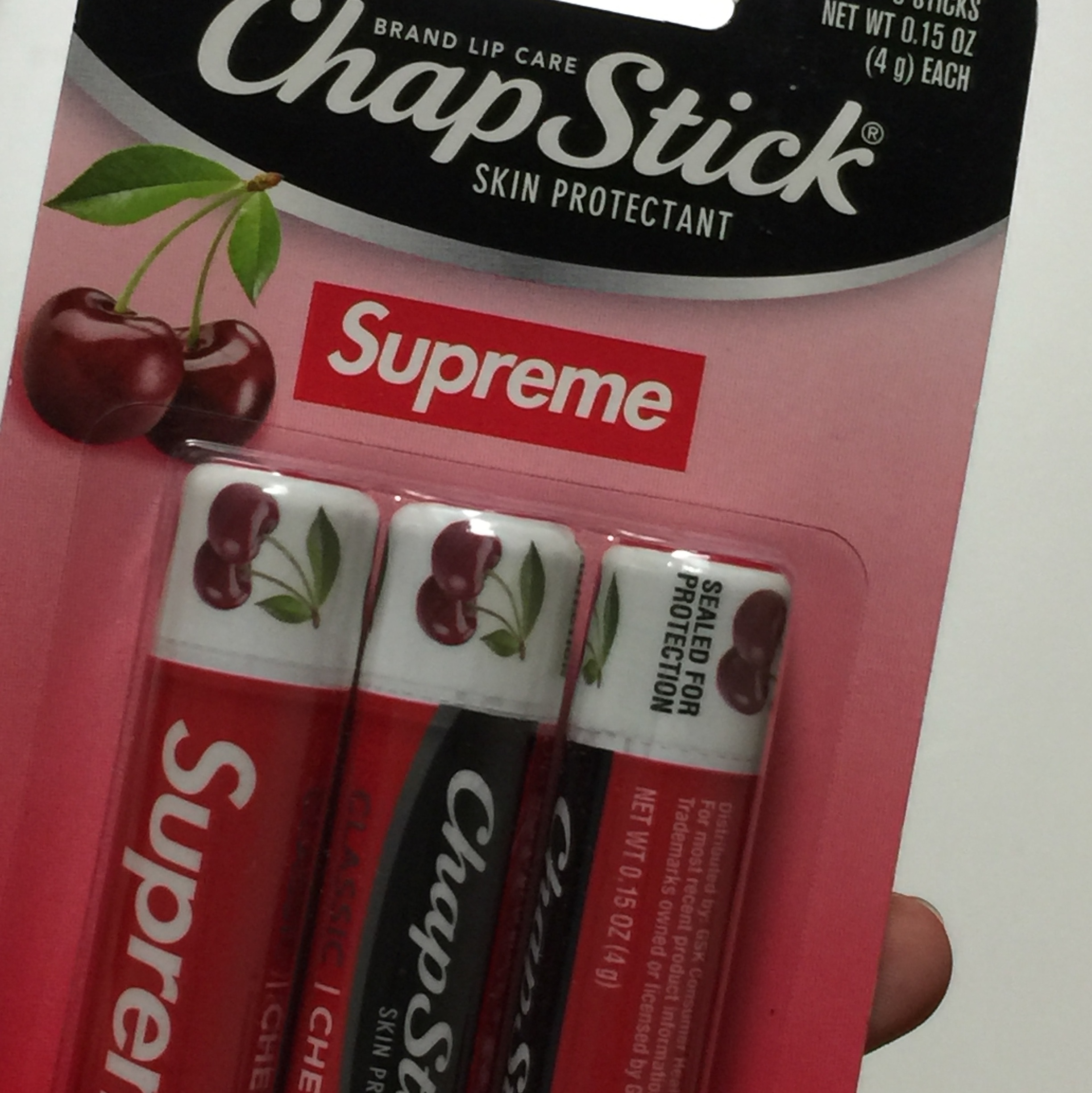 Supreme Chapstick Red (3 Pack) 착용 스타일