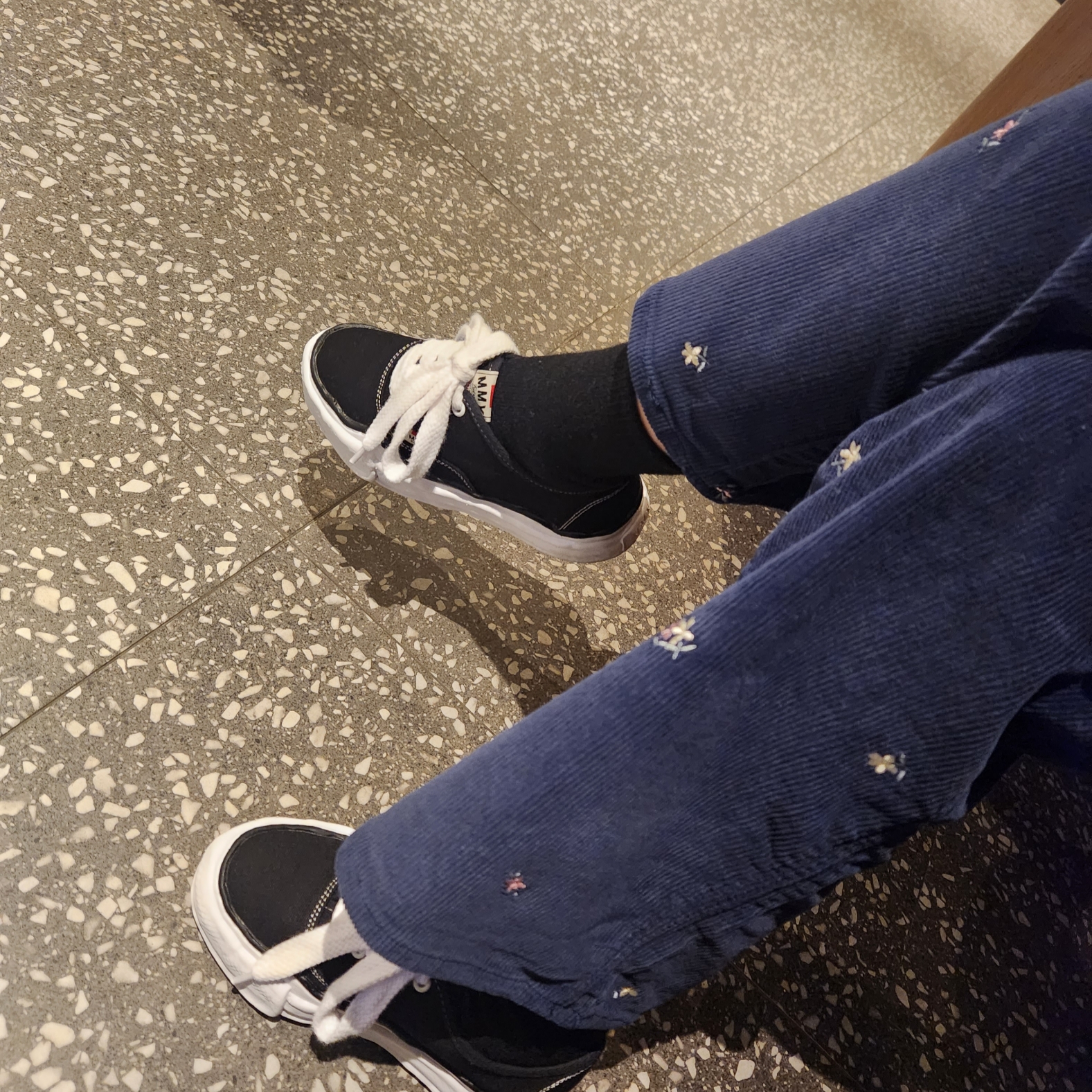 Maison Mihara Yasuhiro Baker OG Sole Canvas Low Cut Sneakers Black 착용 스타일