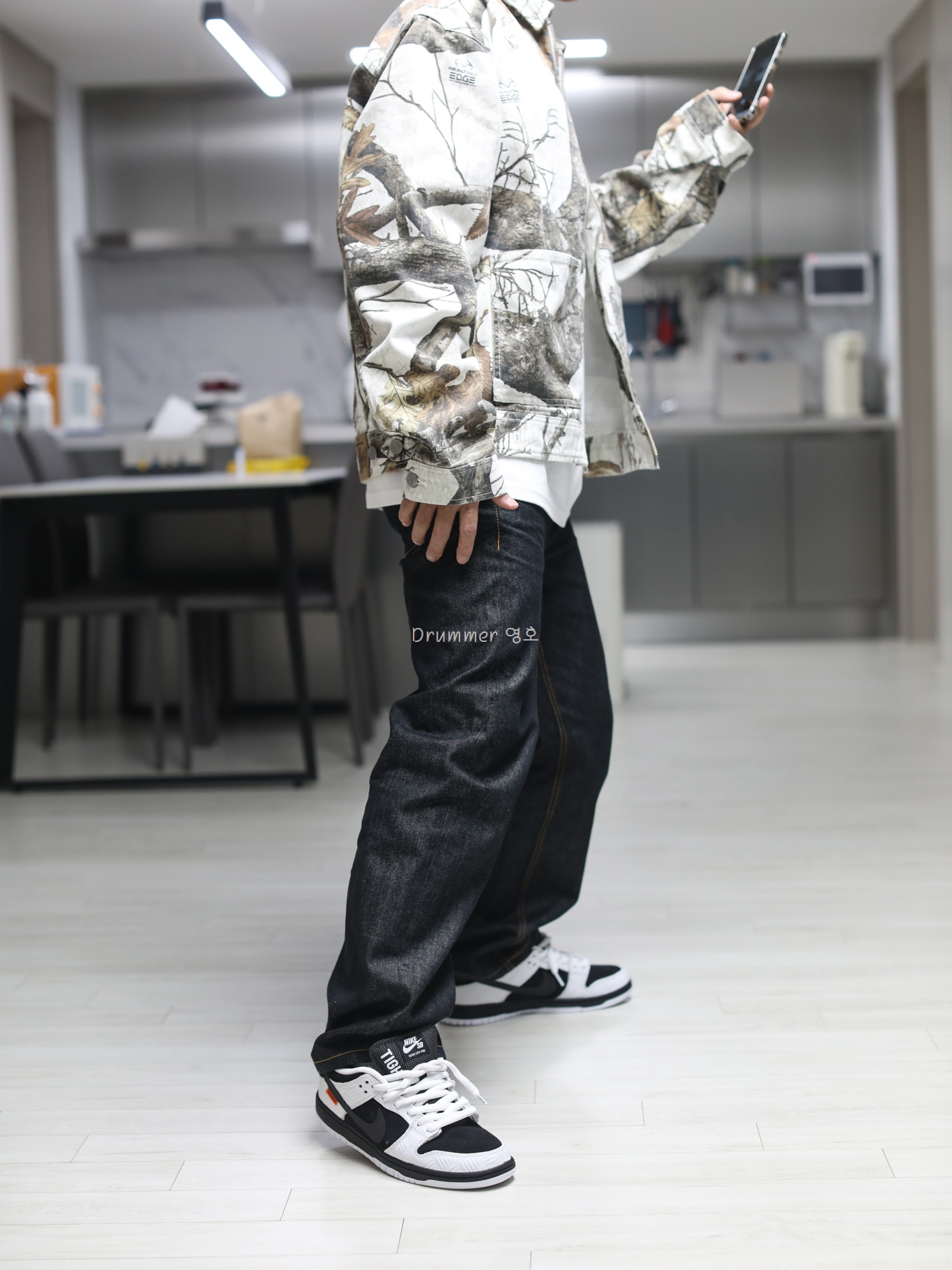 Nike x Tightbooth SB Dunk Low Pro Black and White, Stussy Realtree Edge Zip Work Jacket Snow 착용 스타일