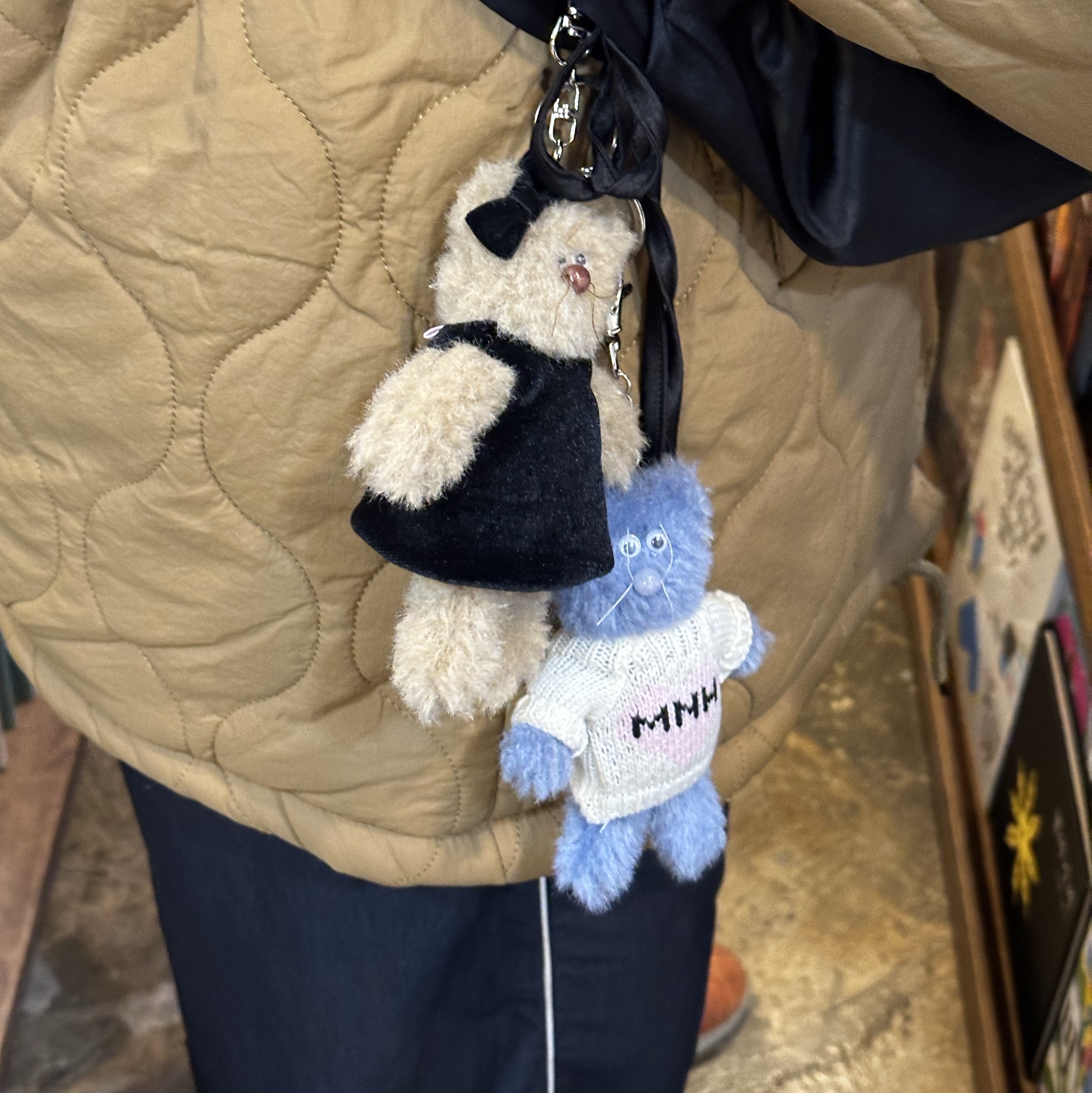 Monamhee Love Flexy Keyring Blue 착용 스타일
