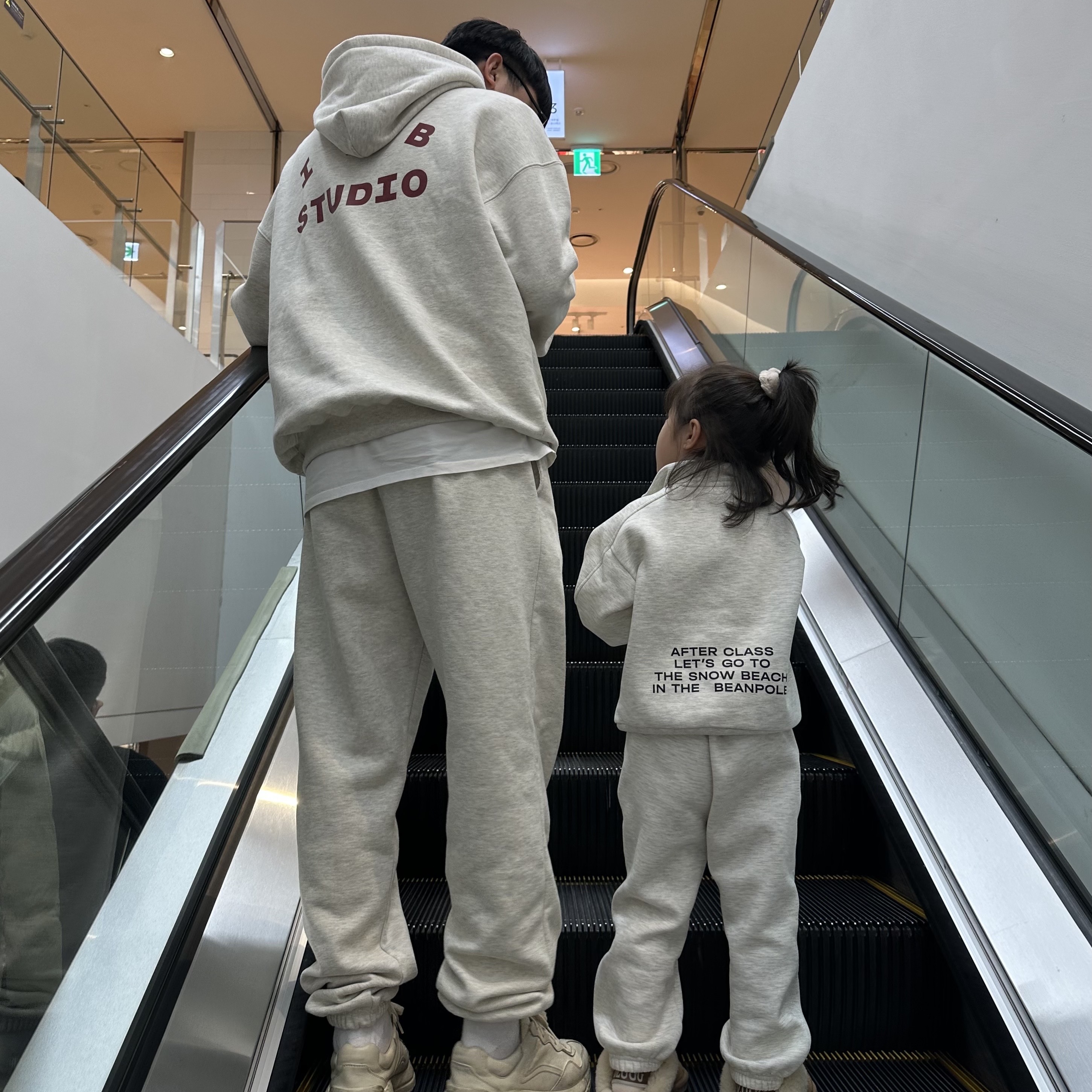 IAB Studio Hoodie Oatmeal Burgundy, IAB Studio Sweatpants Oatmeal Burgundy - 22SS 착용 스타일