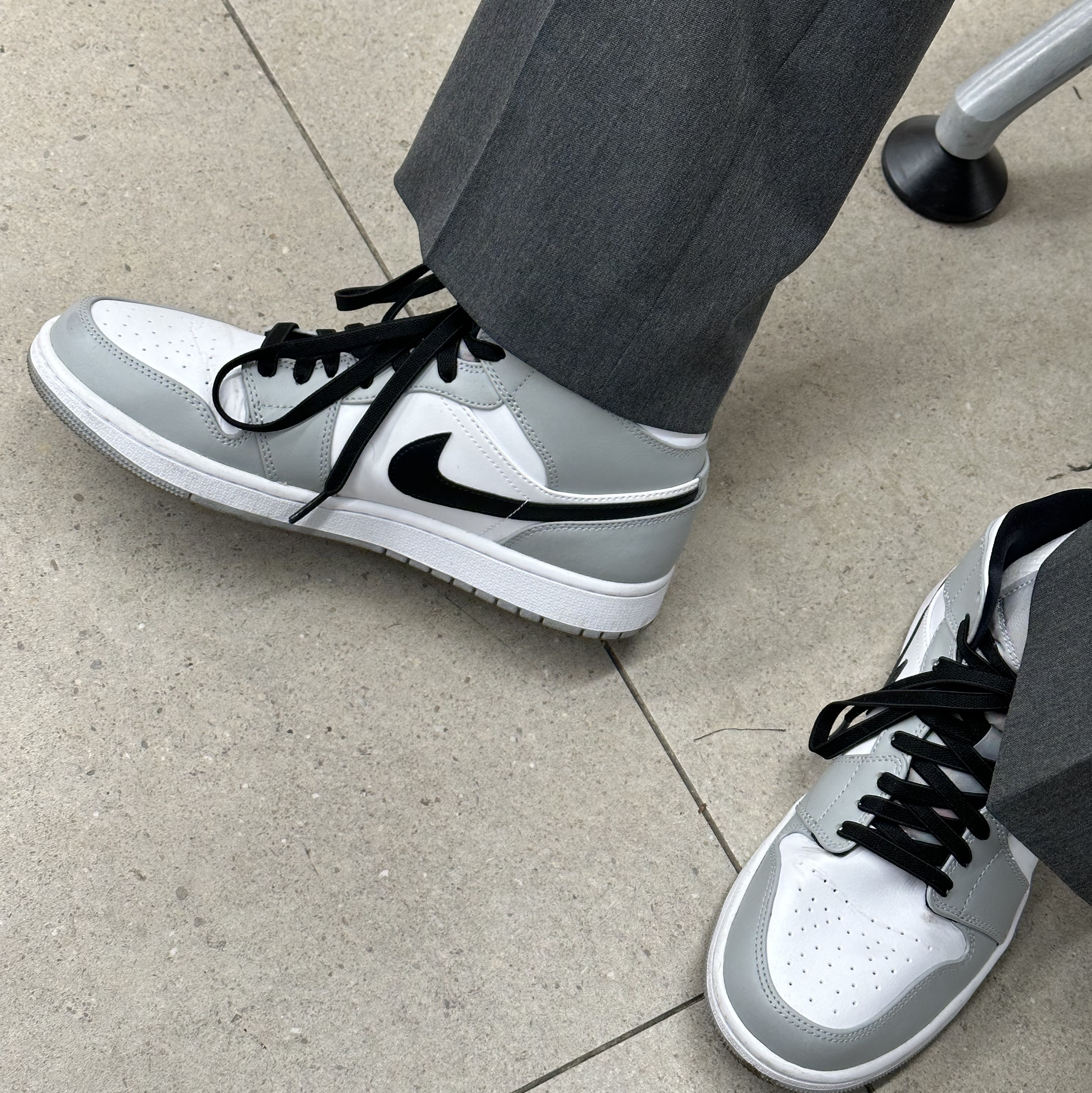 Jordan 1 Mid Light Smoke Grey 착용 스타일