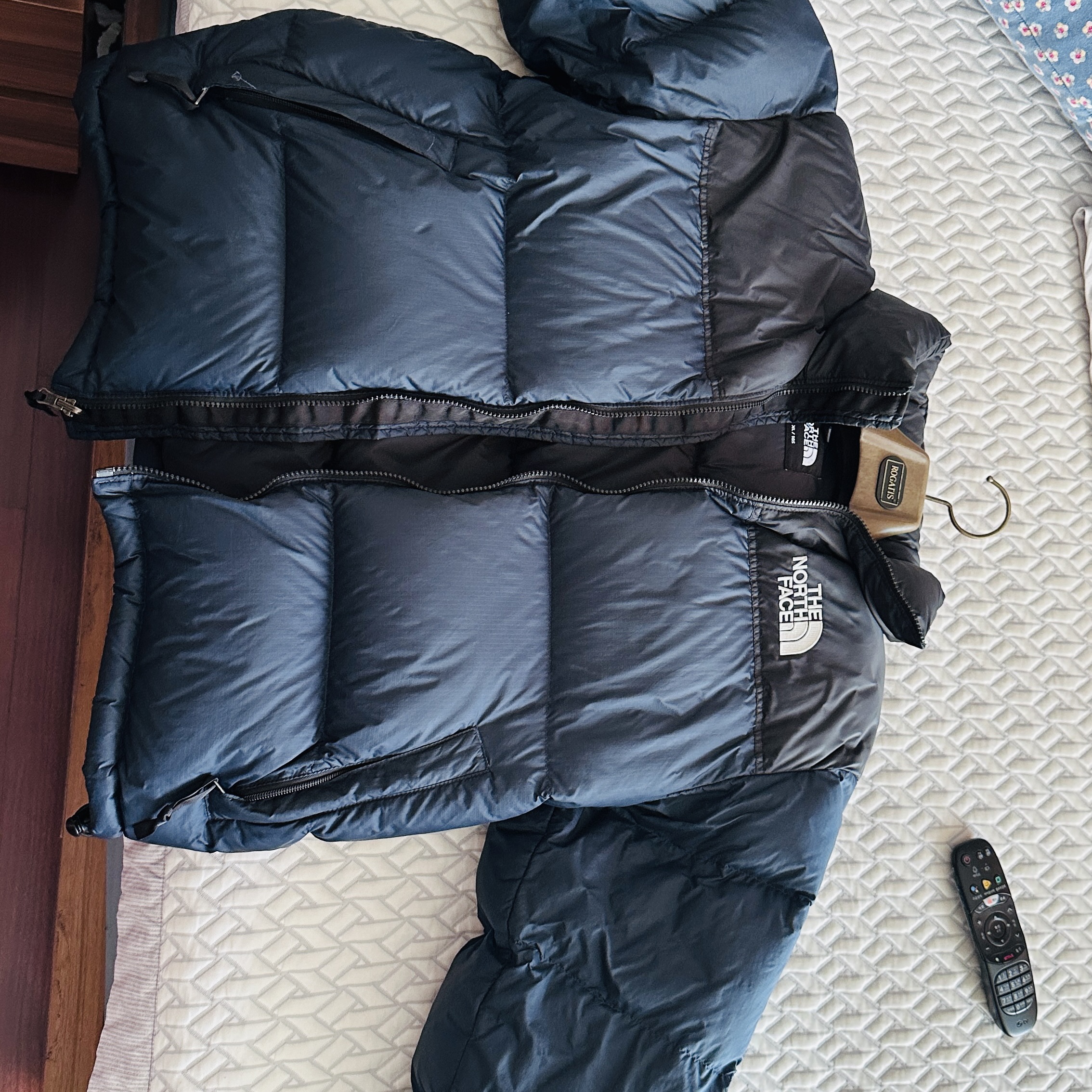 The North Face 1996 Eco Nuptse Jacket Navy 착용 스타일 - 2
