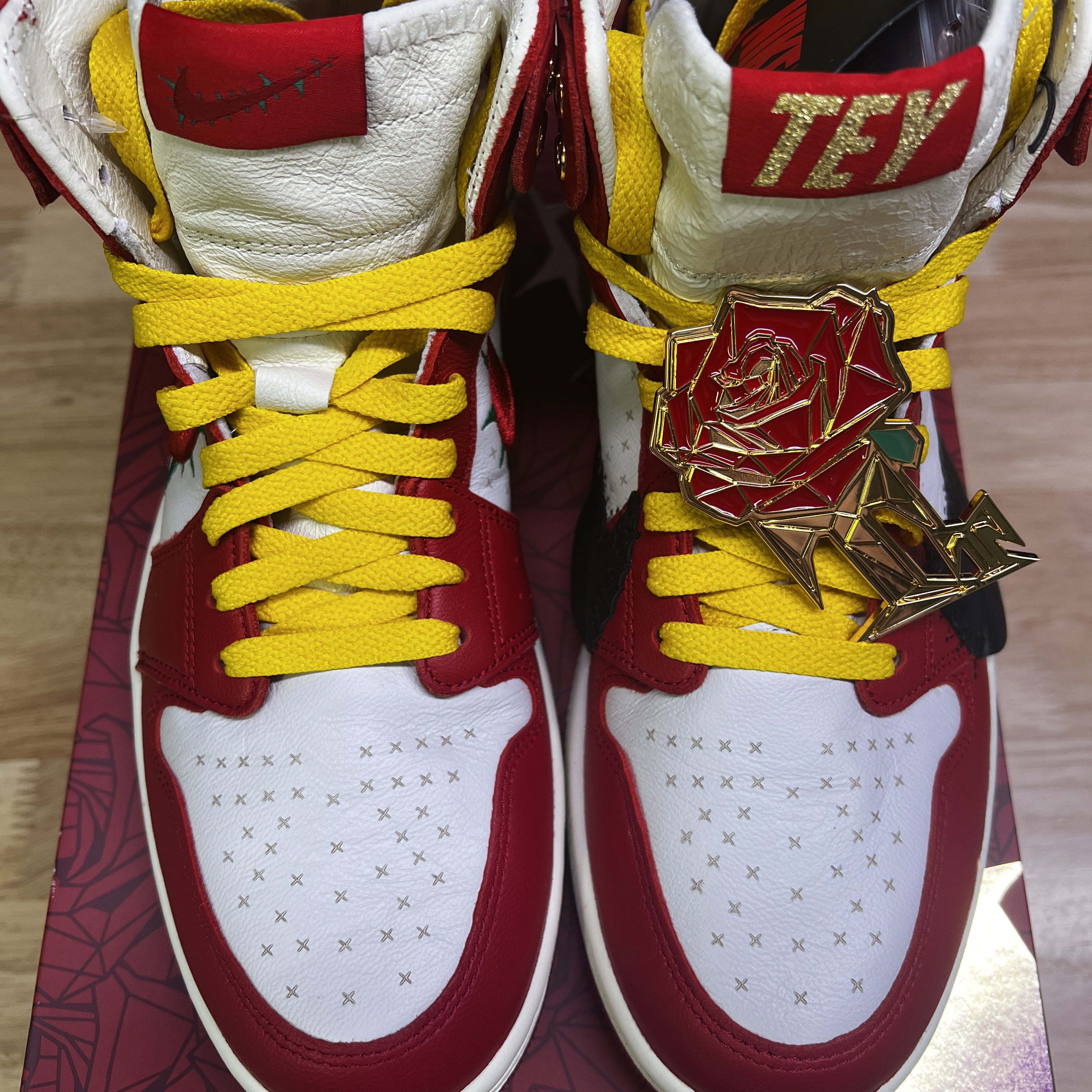 (W) Jordan 1 x Teyana Taylor Zoom CMFT 2 Gym Red 착용 스타일 - 3