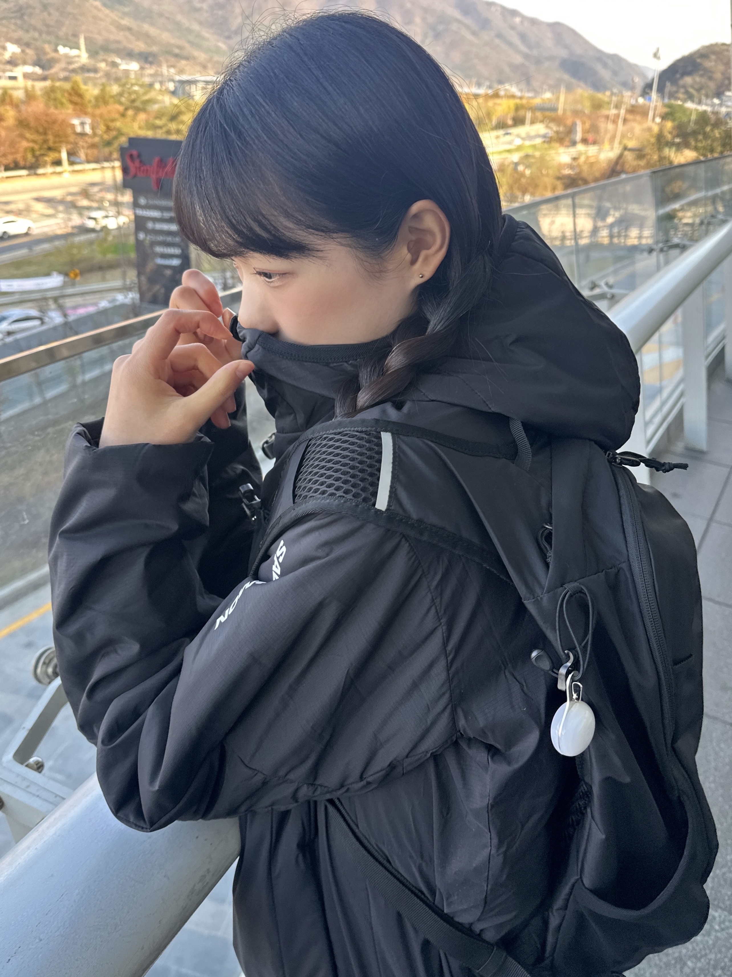 Salomon Modisay Jacket Black, Salomon Trailblazer 20 Black (New Ver.) 착용 스타일 - 4