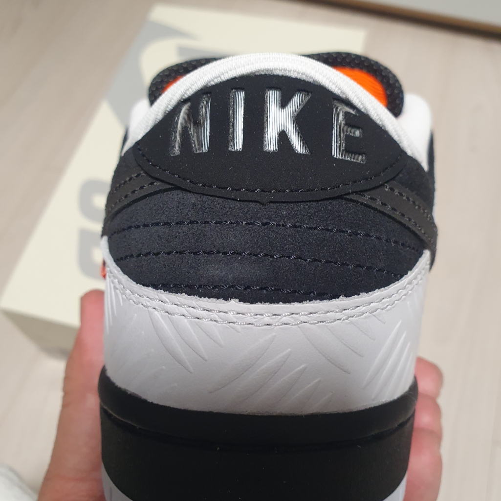 Nike x Tightbooth SB Dunk Low Pro Black and White 착용 스타일 - 2