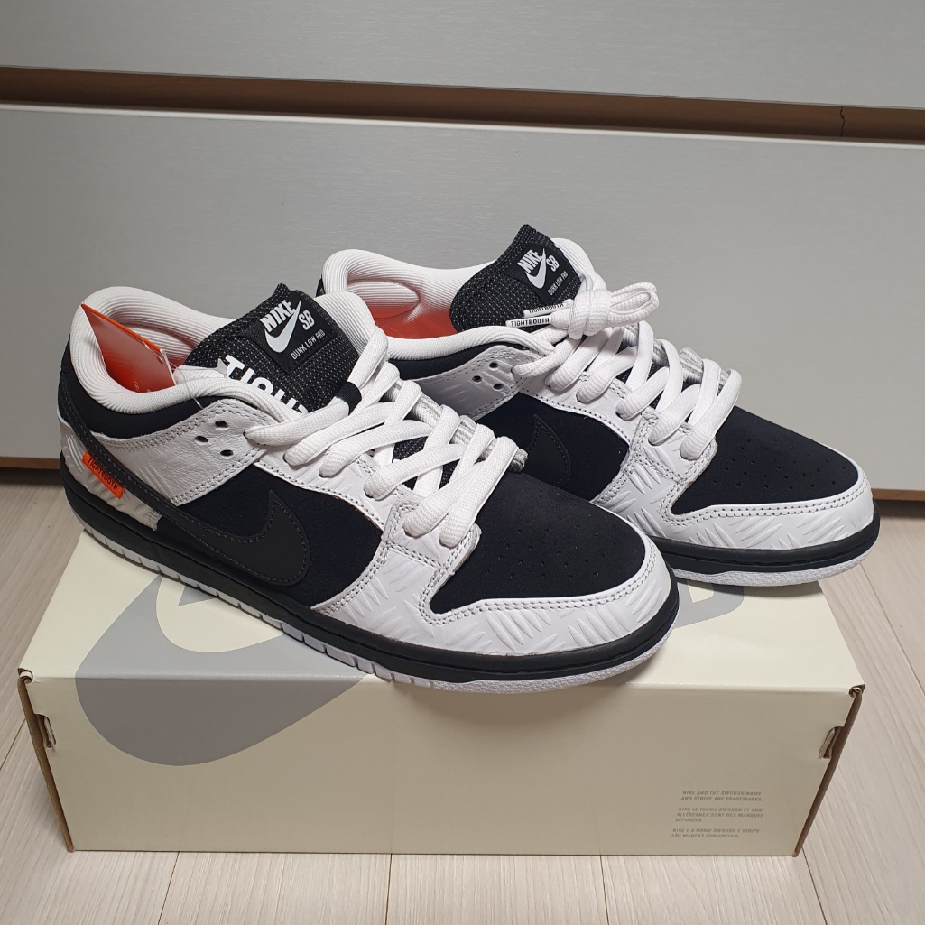 Nike x Tightbooth SB Dunk Low Pro Black and White 착용 스타일 - 1