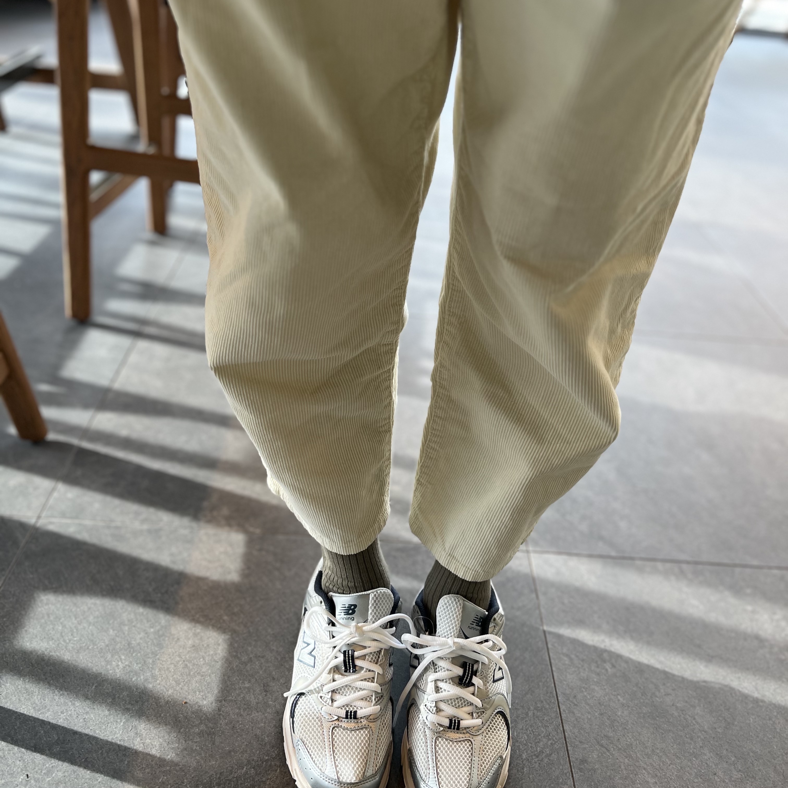 New Balance 530 Steel Grey 착용 스타일 - 1